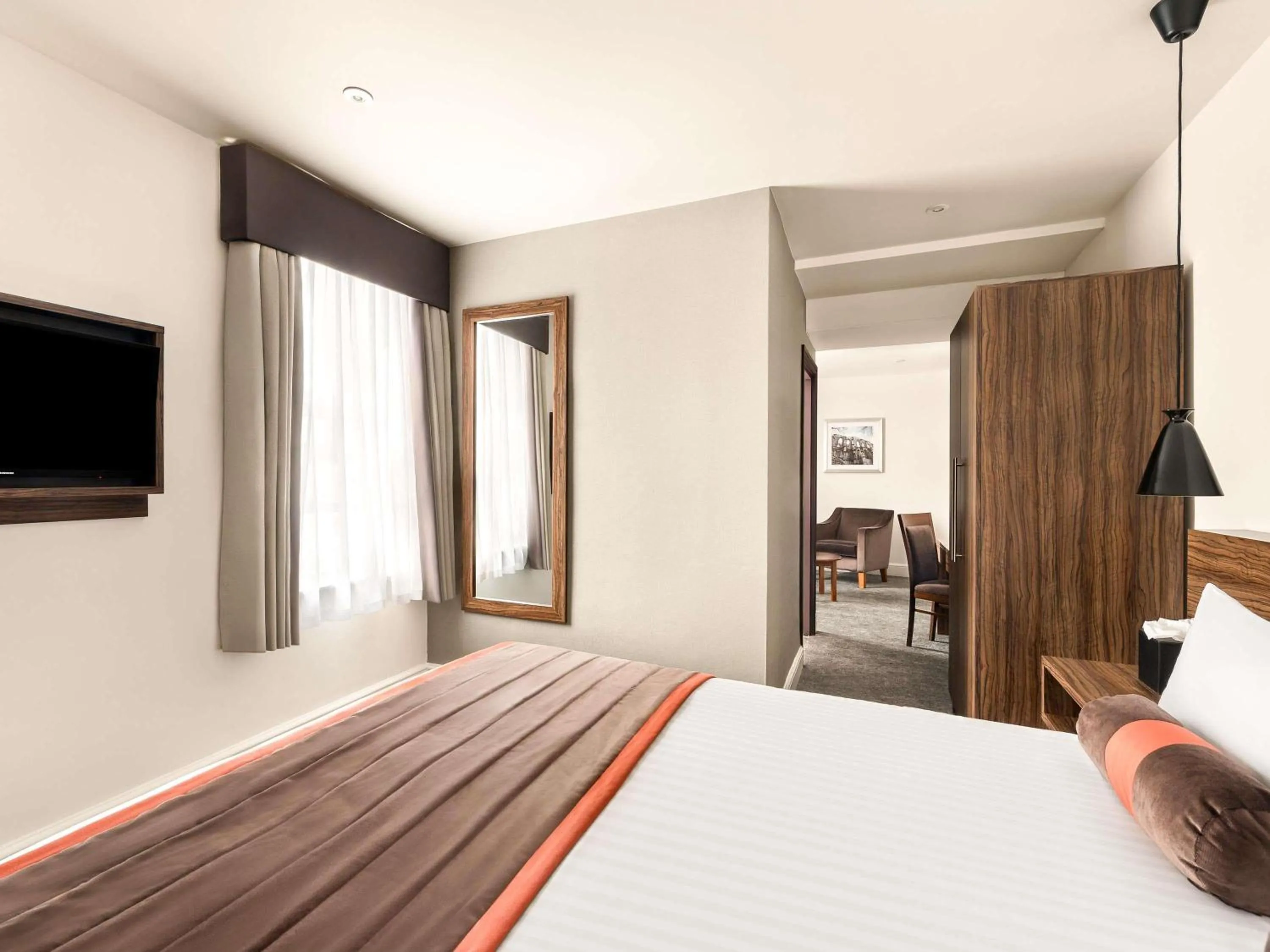 Bedroom, Bed in Mercure Doncaster Centre Danum Hotel