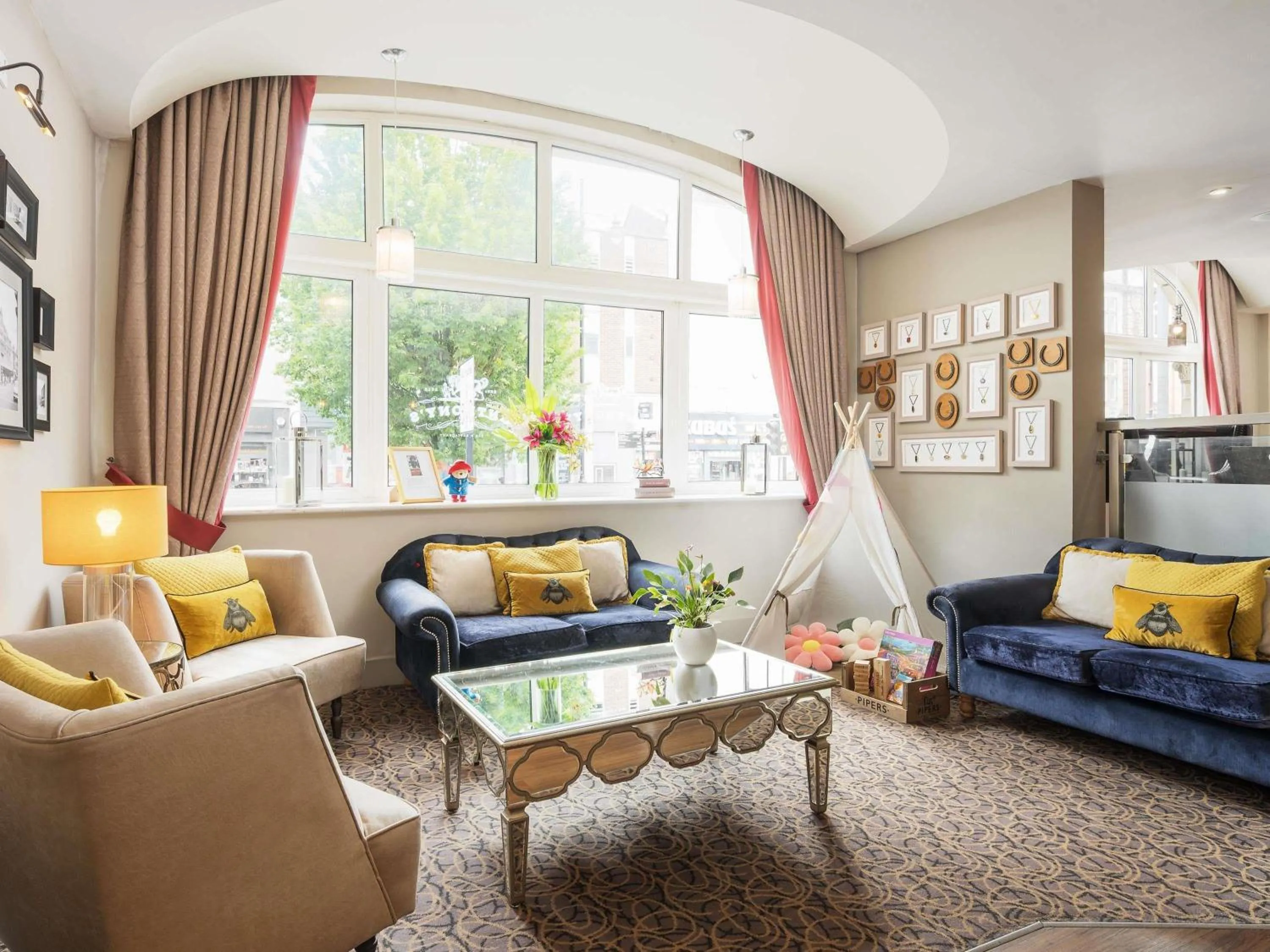 Lounge or bar in Mercure Doncaster Centre Danum Hotel