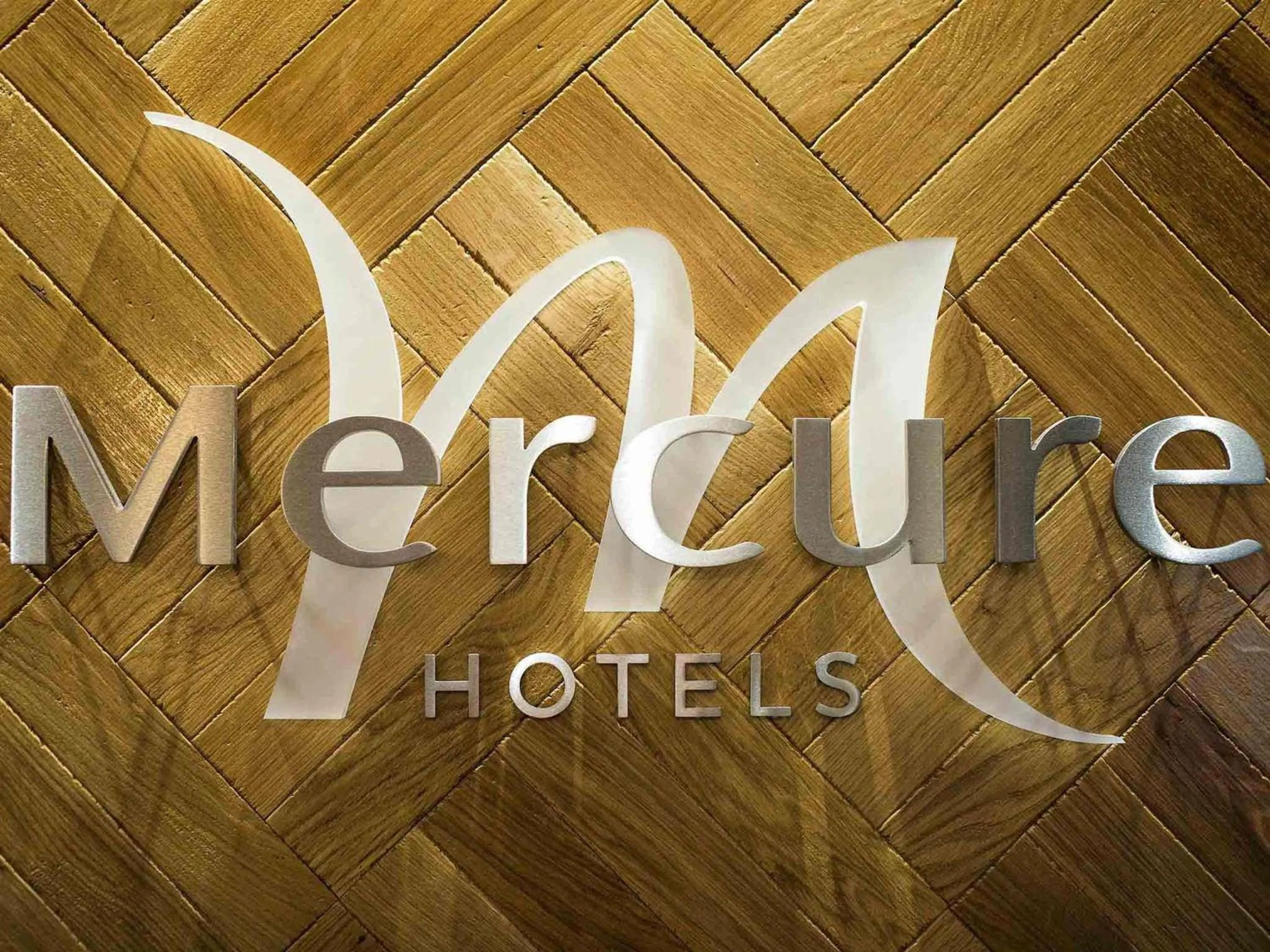 Property building in Mercure Doncaster Centre Danum Hotel
