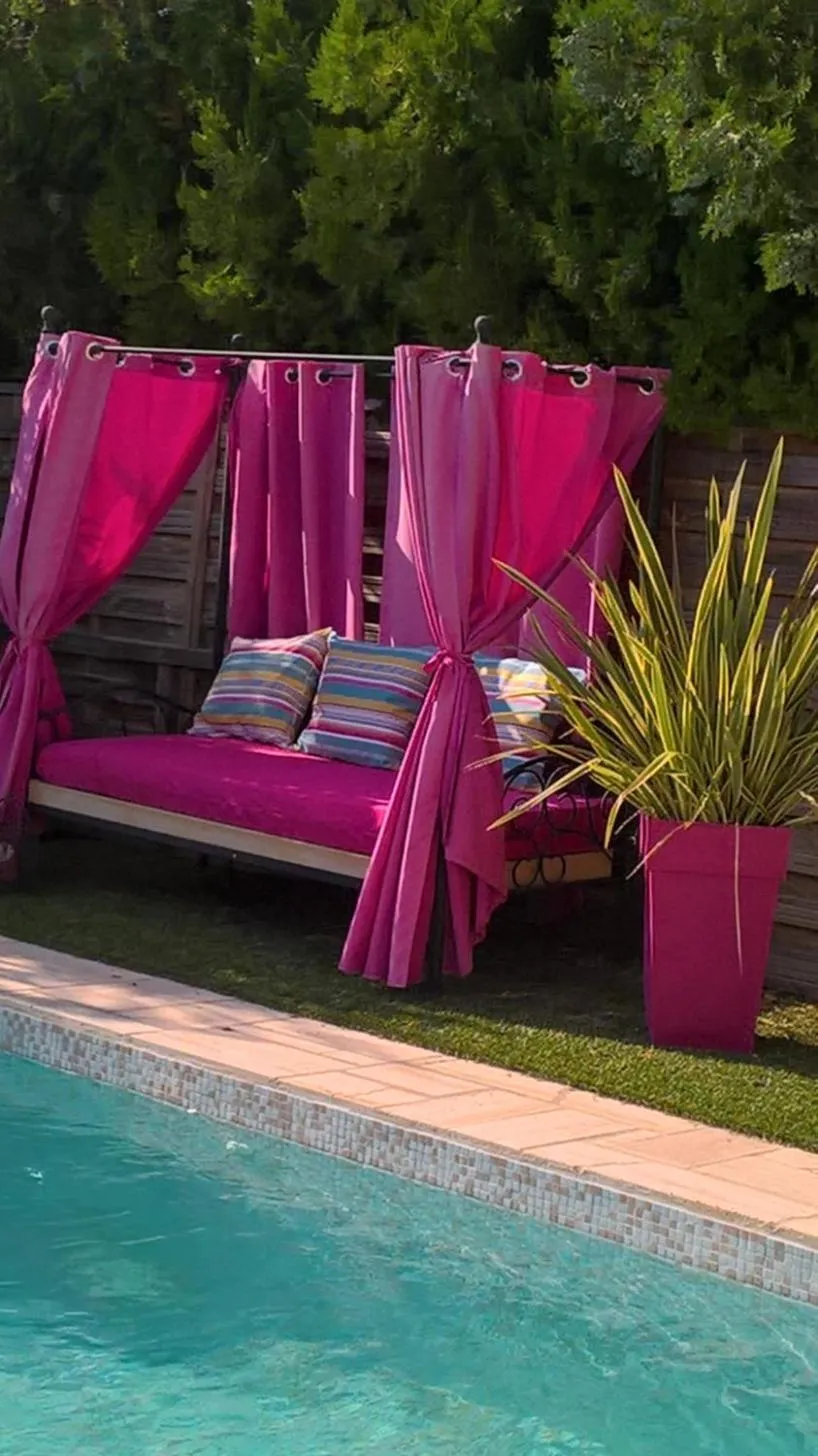 Swimming pool in A l'Orée du Pin