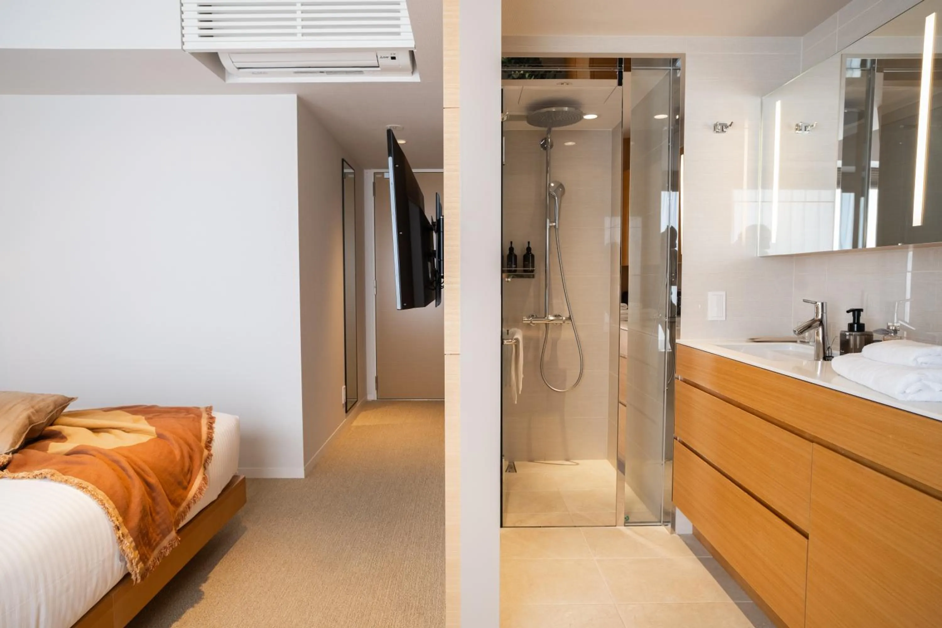 Shower, Bed in KABIN Koji