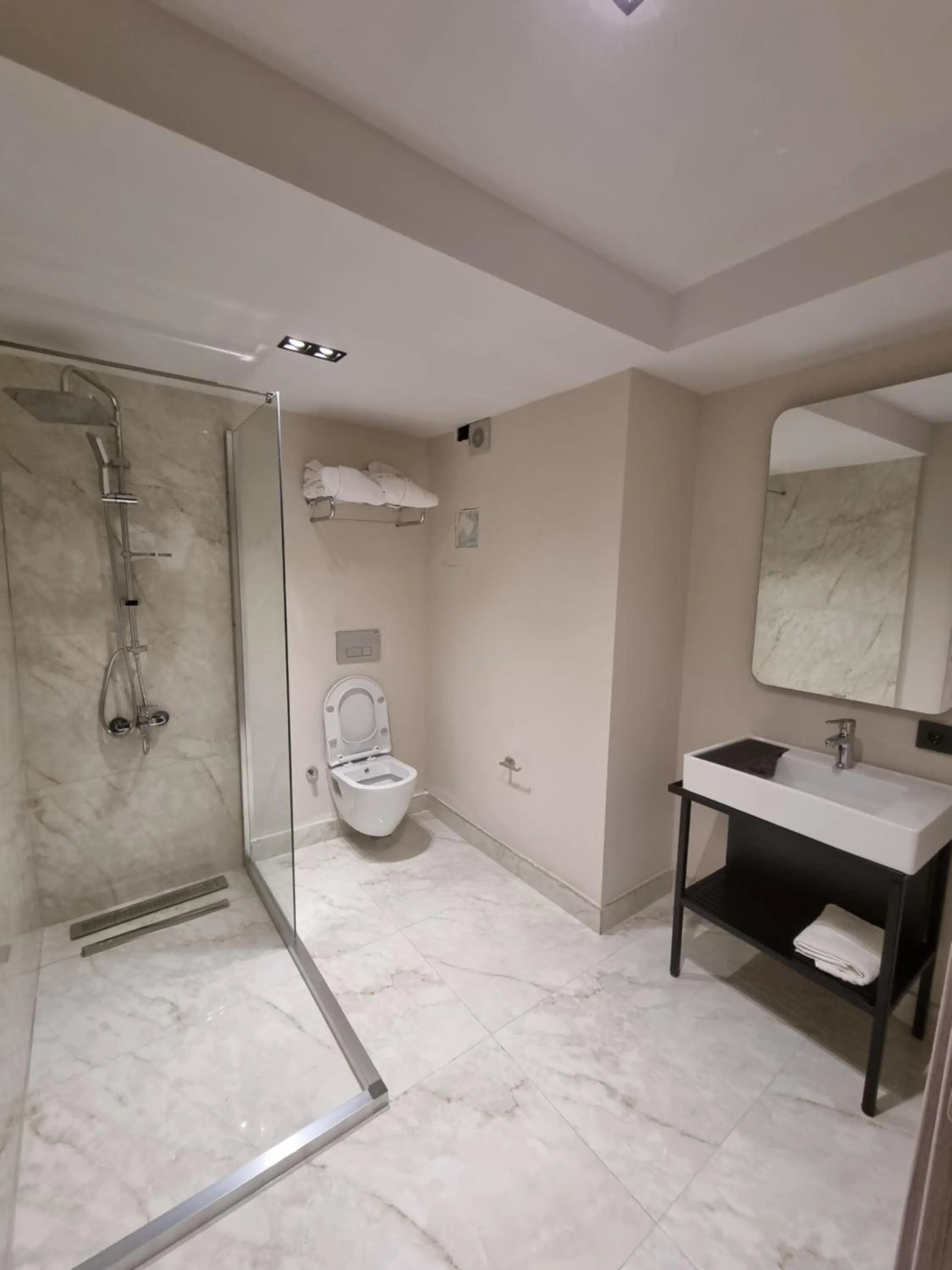 Shower in Hotel Kalfa