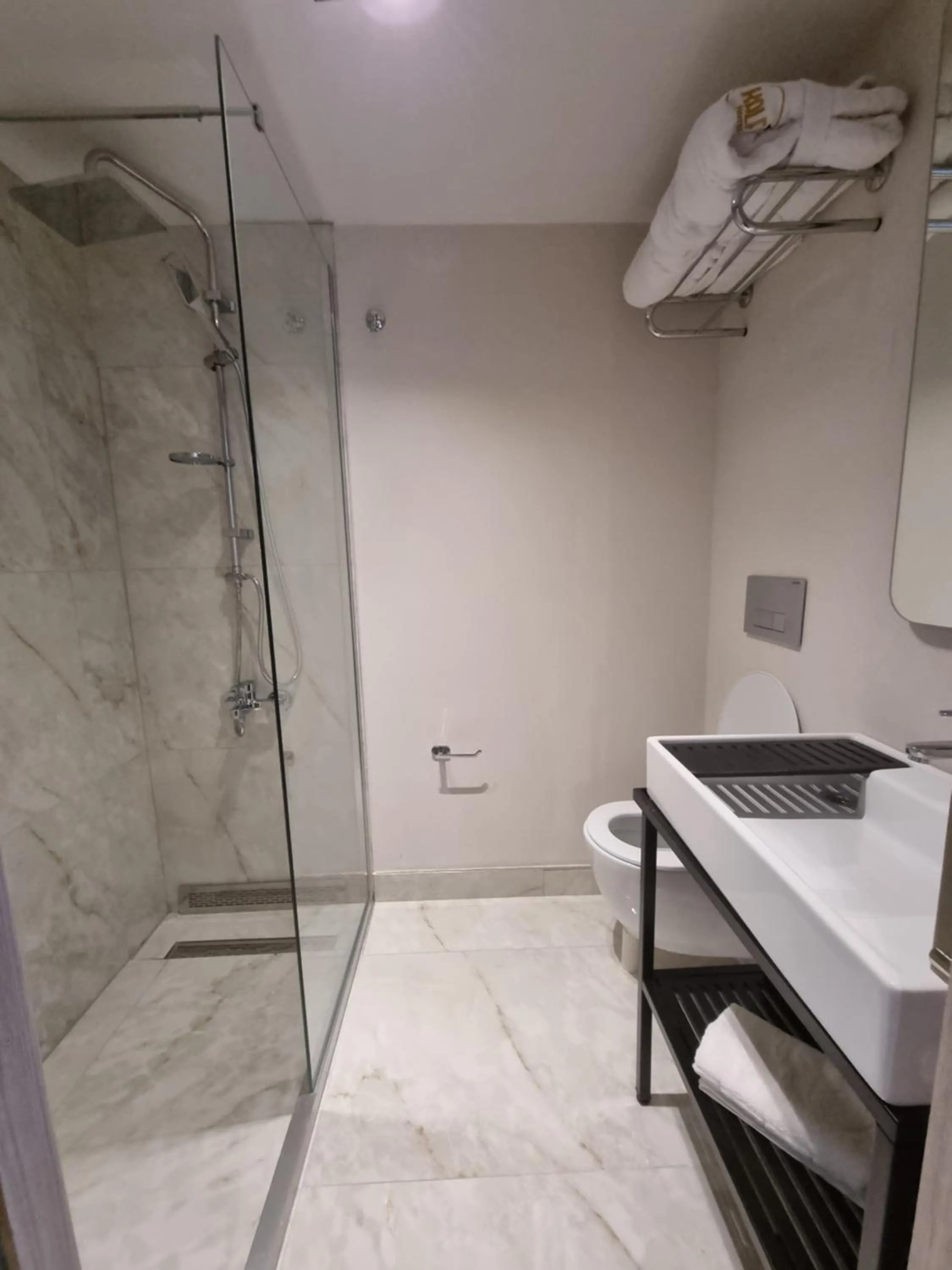 Shower in Hotel Kalfa