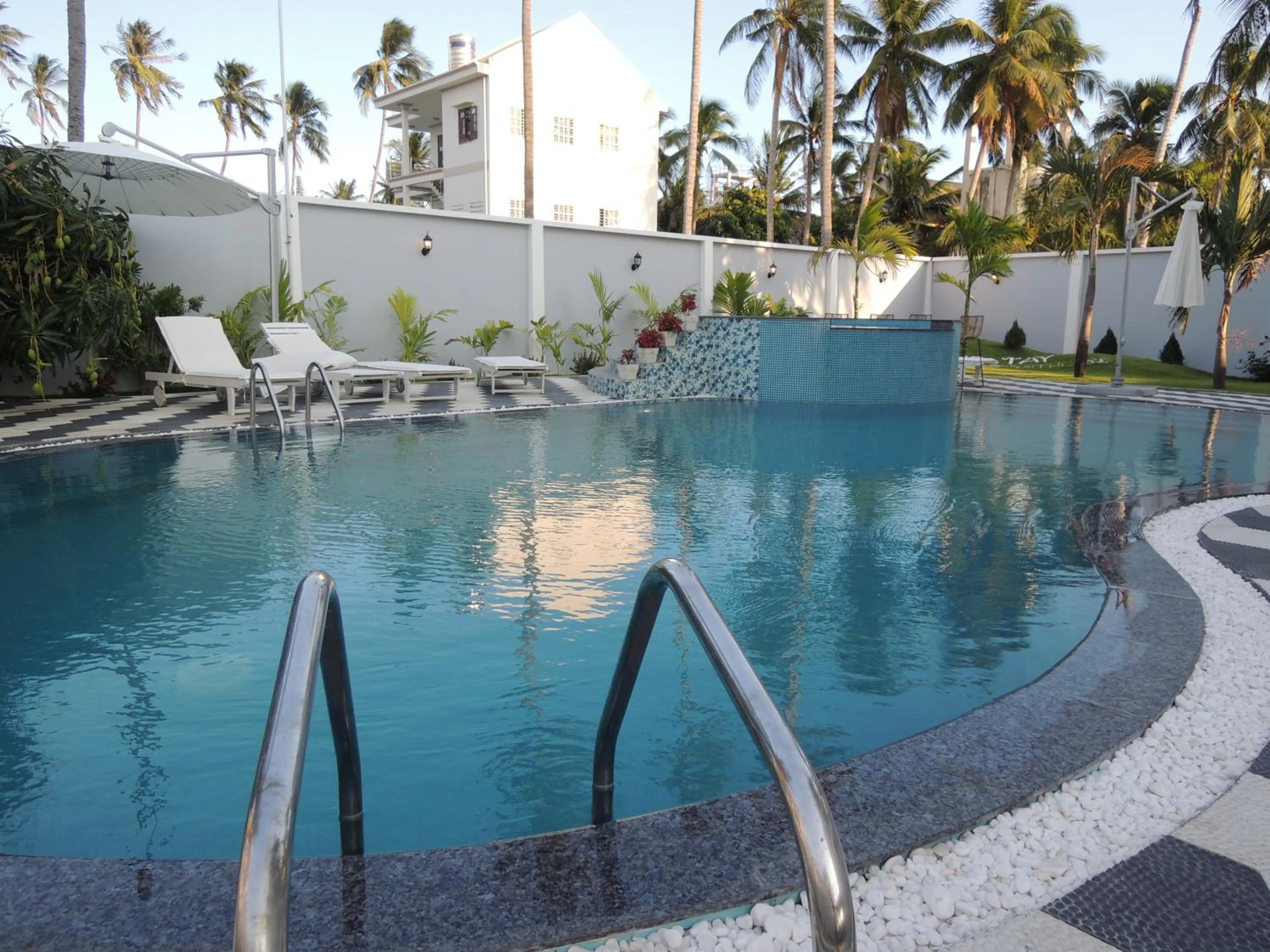 Swimming pool in Phuong Tay Guest House