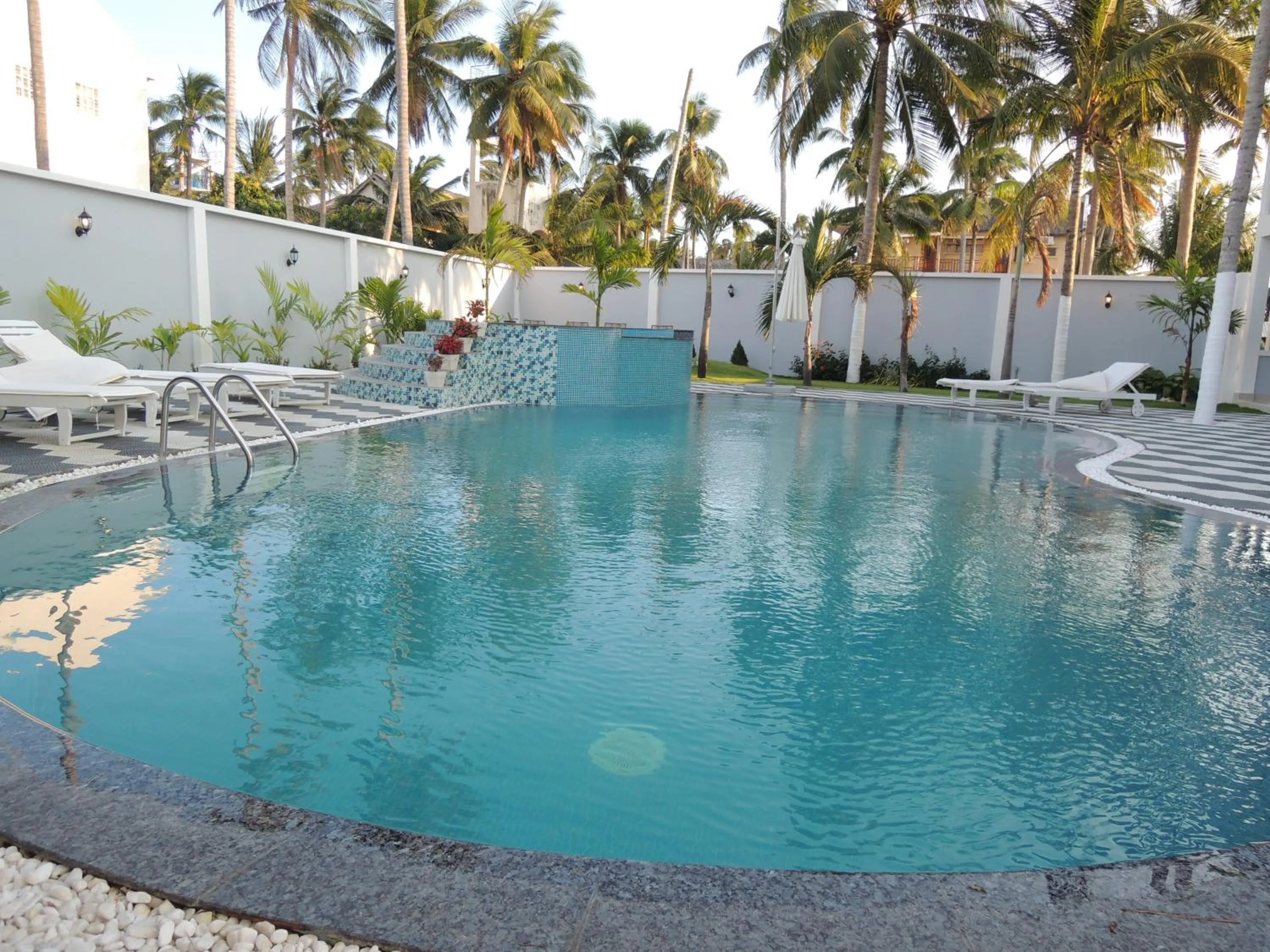 Swimming pool in Phuong Tay Guest House