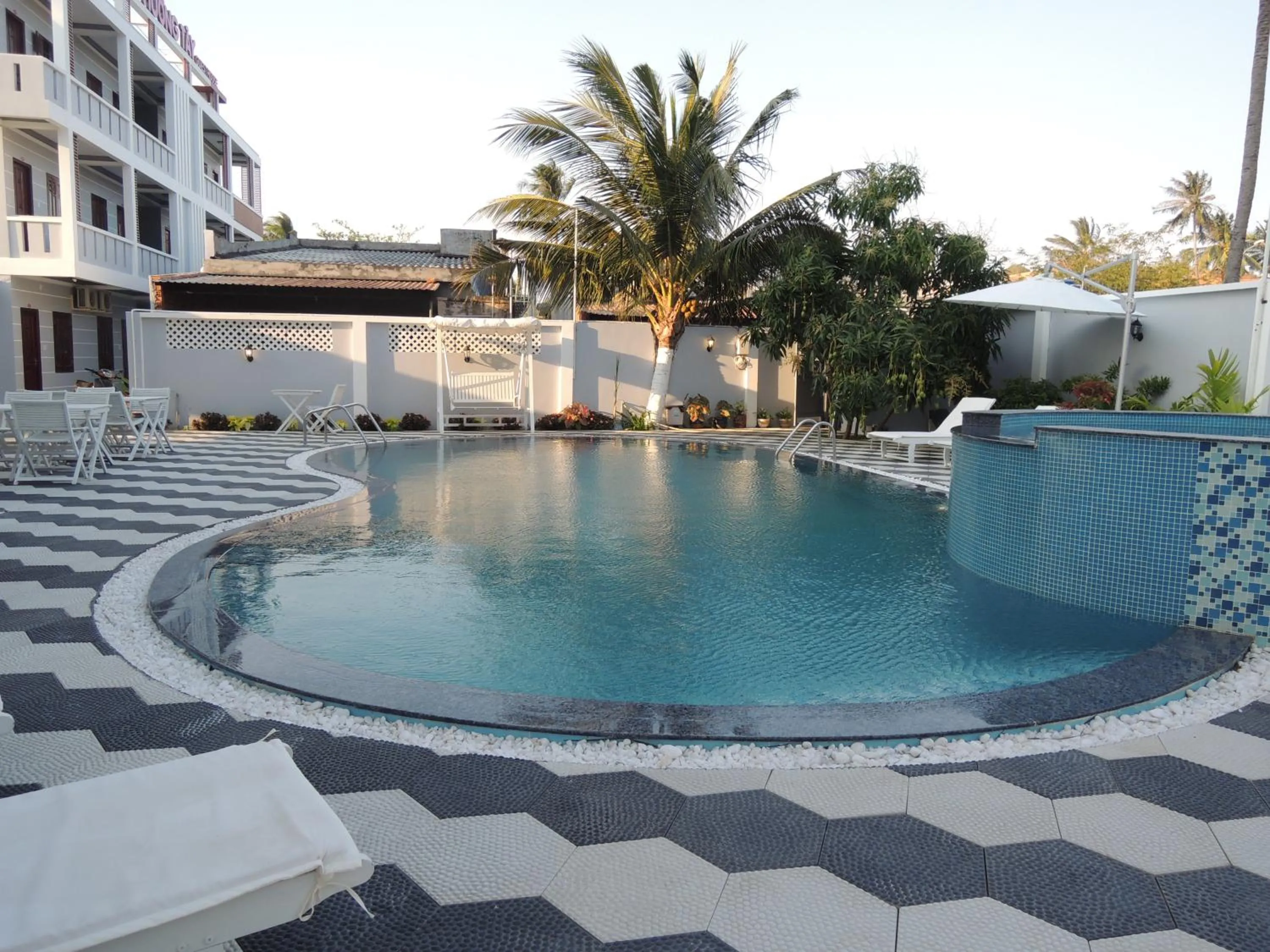 Swimming pool in Phuong Tay Guest House
