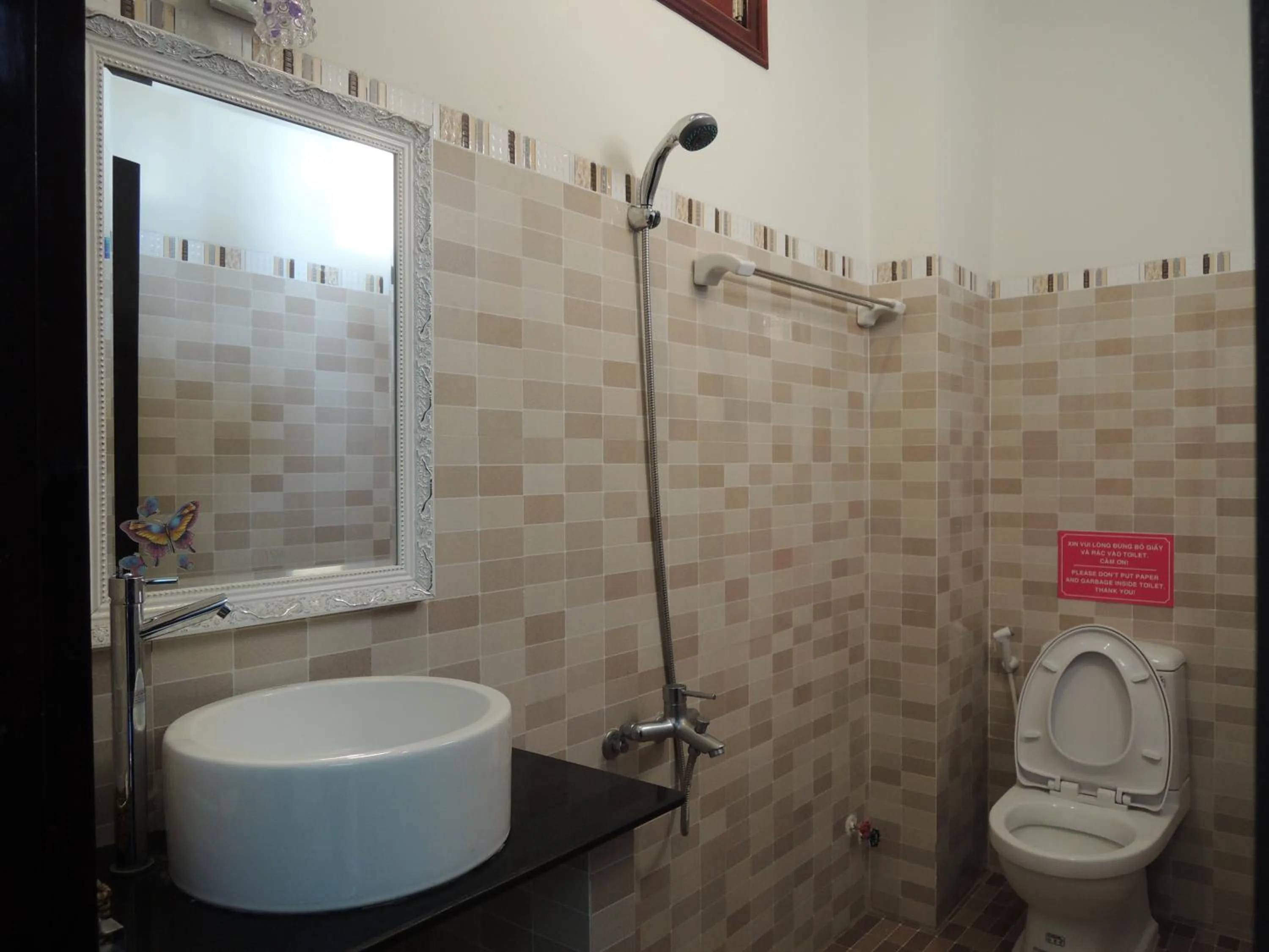 Bathroom in Phuong Tay Guest House