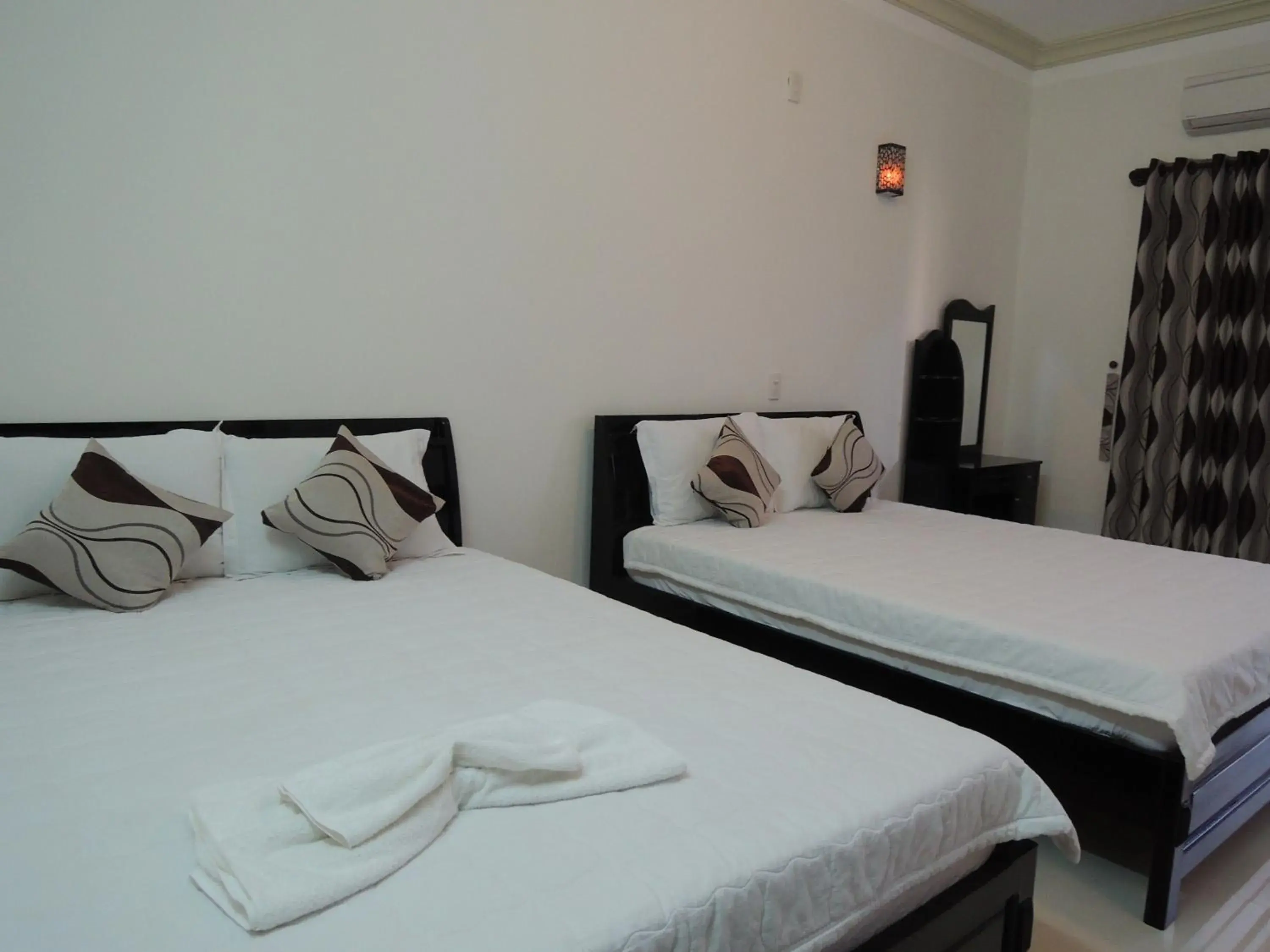 Quadruple Room in Phuong Tay Guest House Quadruple Room in Phuong Tay Guest House