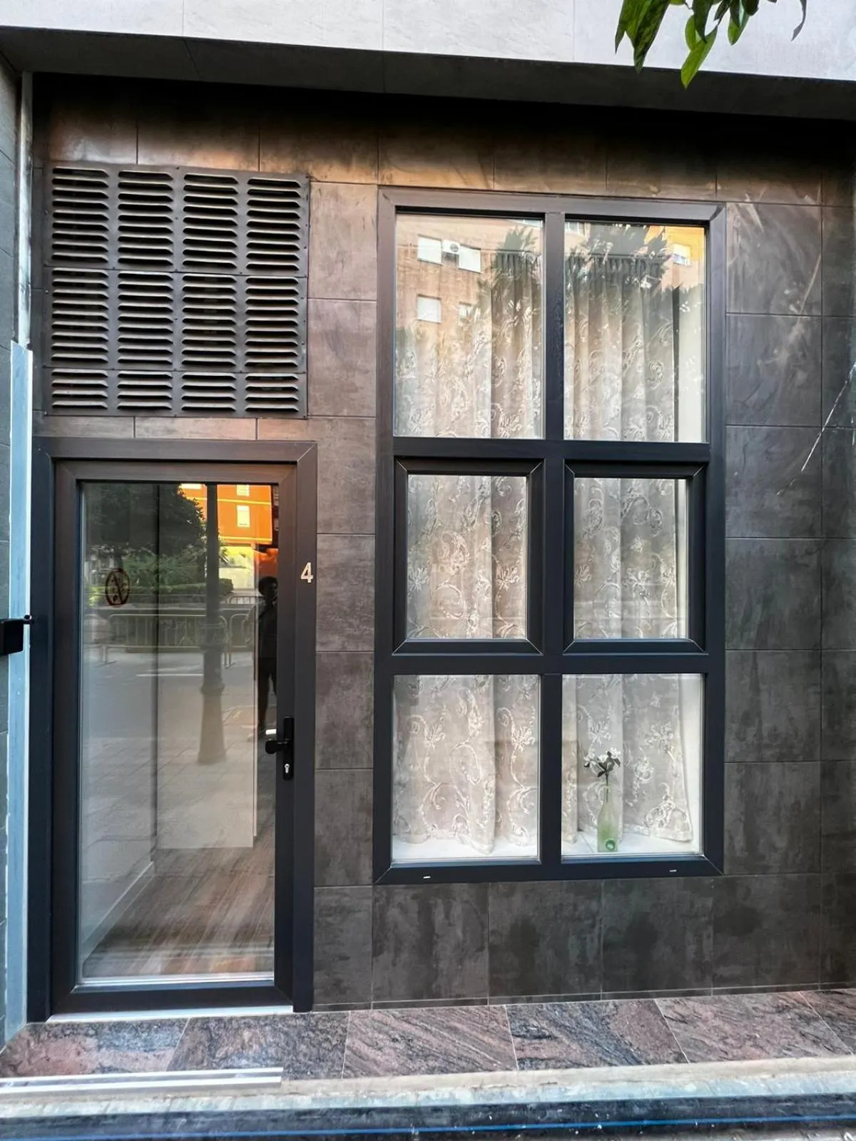 Facade/entrance in Rodrigues 15