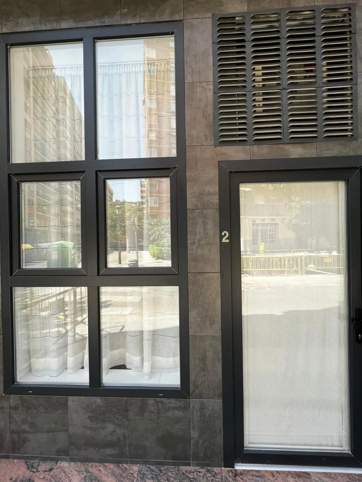 Facade/entrance in Rodrigues 15