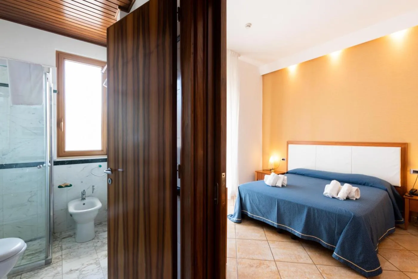 Bathroom, Bed in Hotel Aurora e del Benessere