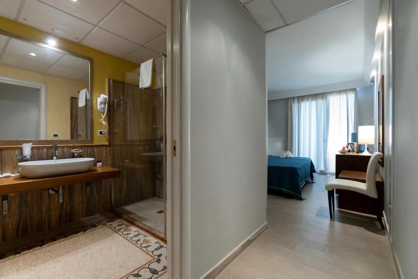 Bathroom, Bed in Hotel Aurora e del Benessere