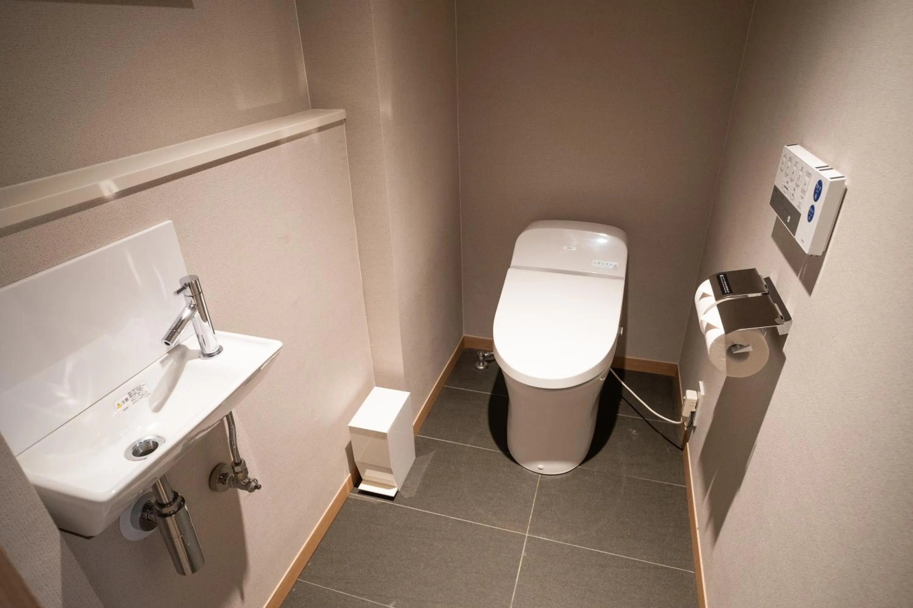Toilet in KABIN Taka