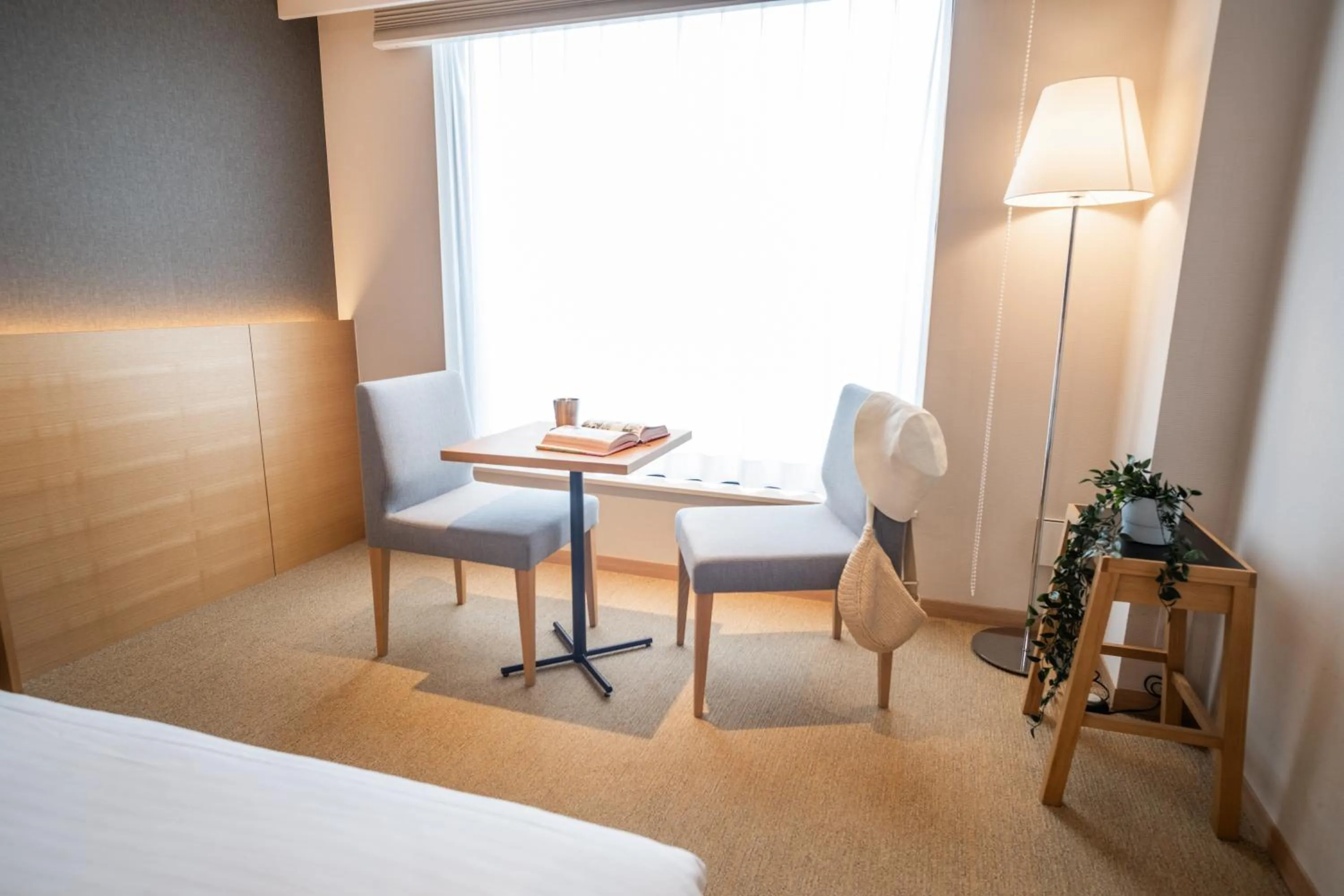 Seating area, Bed in KABIN Taka