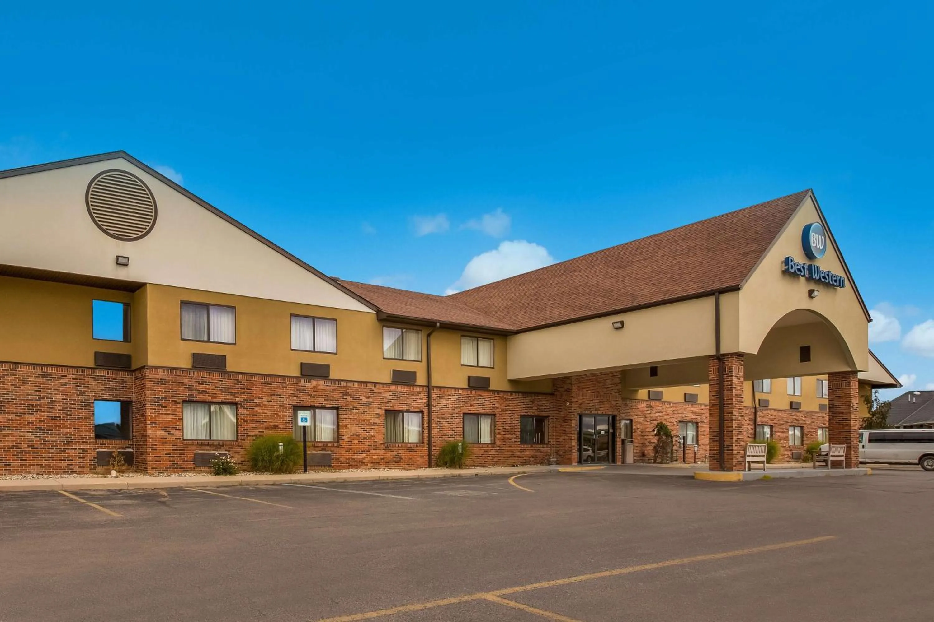 Property building in Best Western Kendallville Inn
