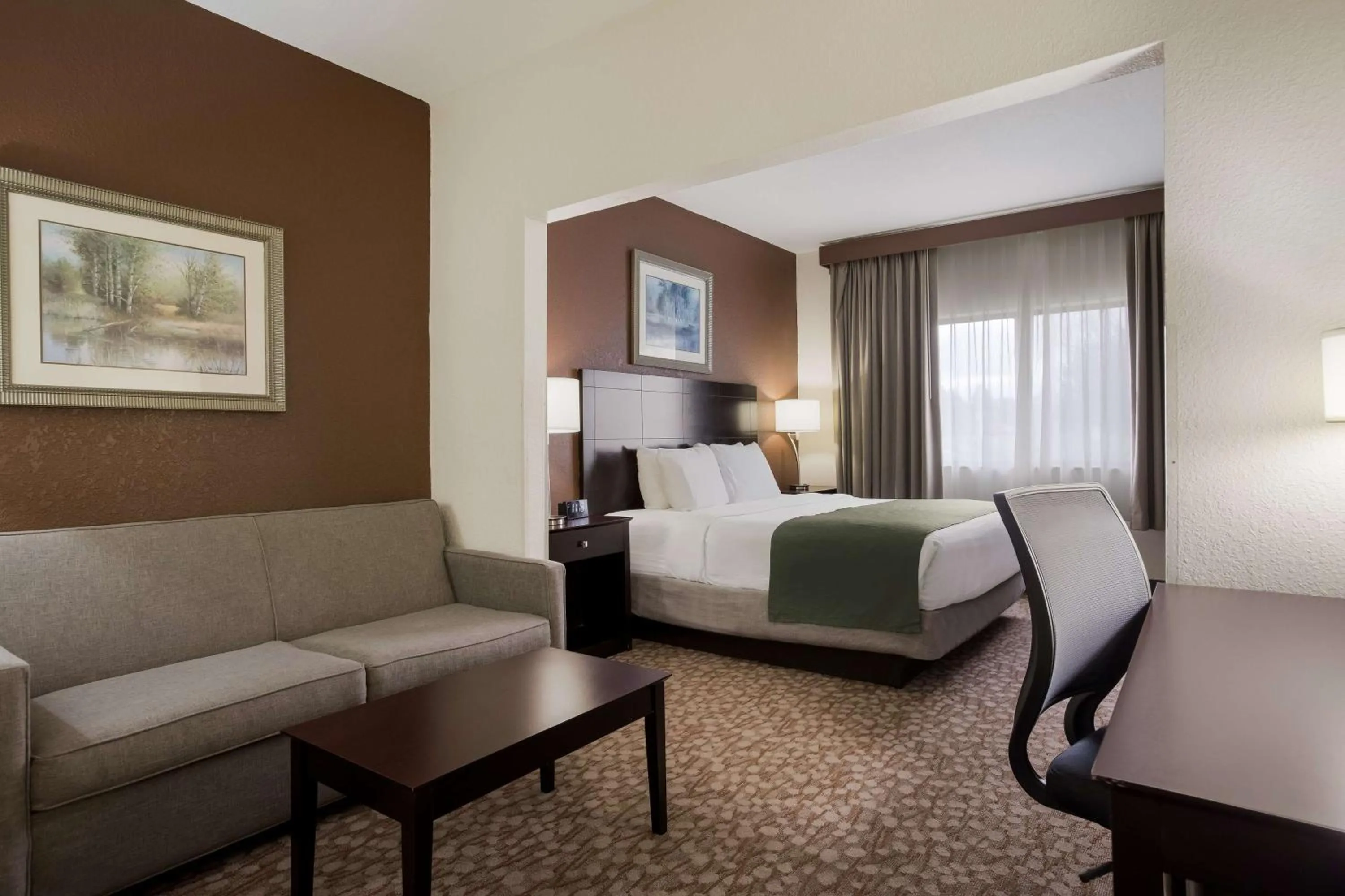 Bedroom, Bed in Best Western Kendallville Inn