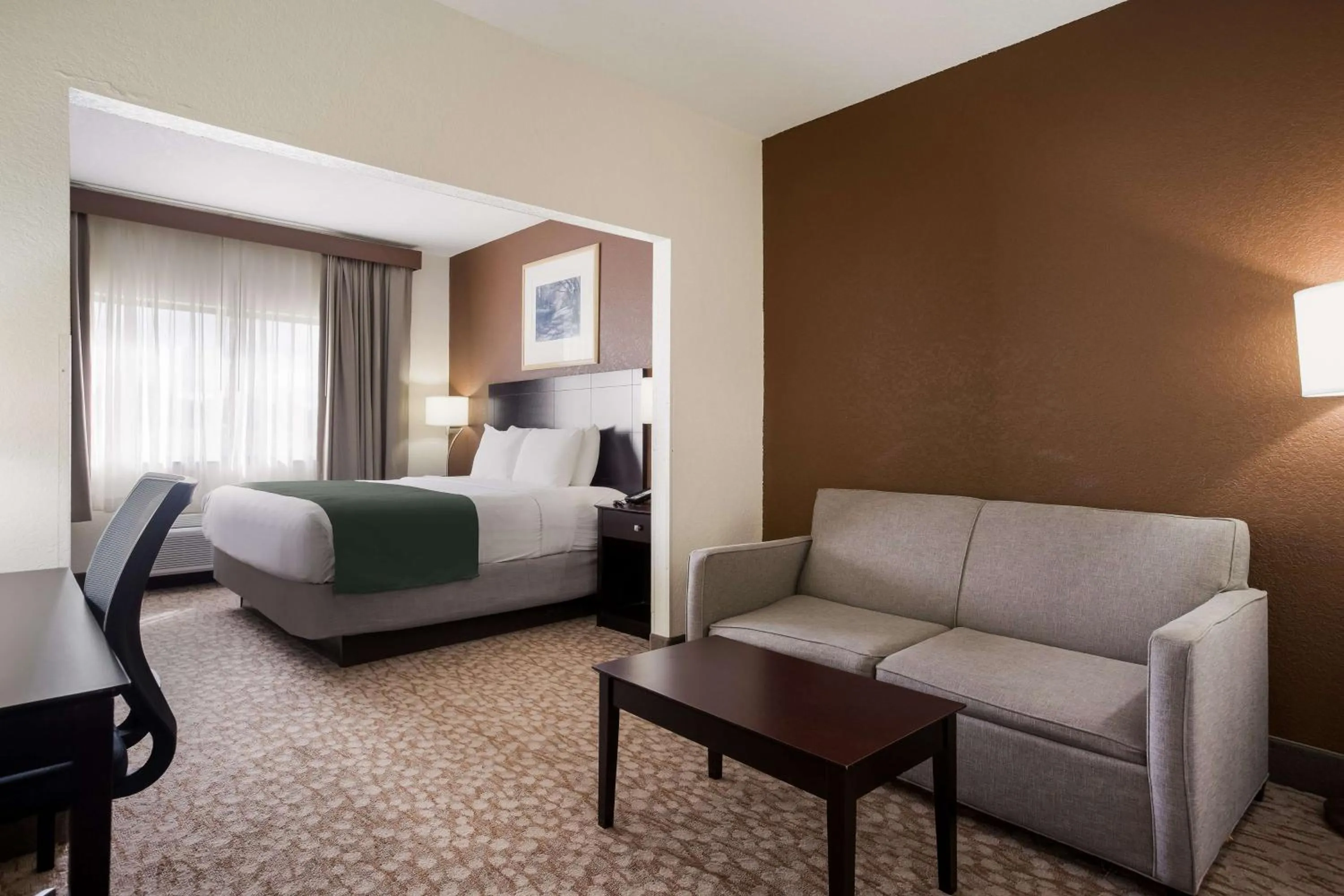 Bedroom, Bed in Best Western Kendallville Inn