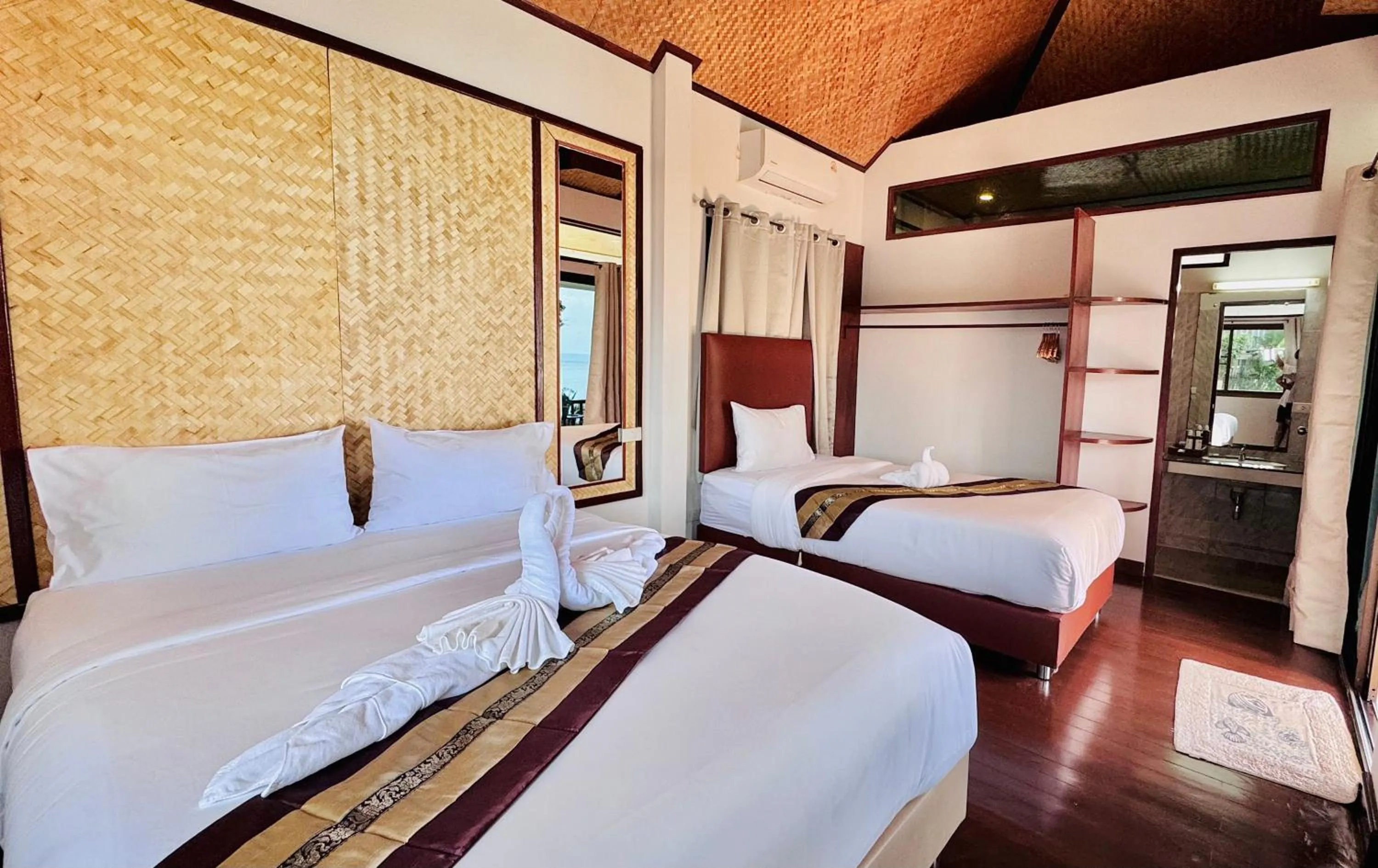 Bed in Lamai Bayview Boutique Resort