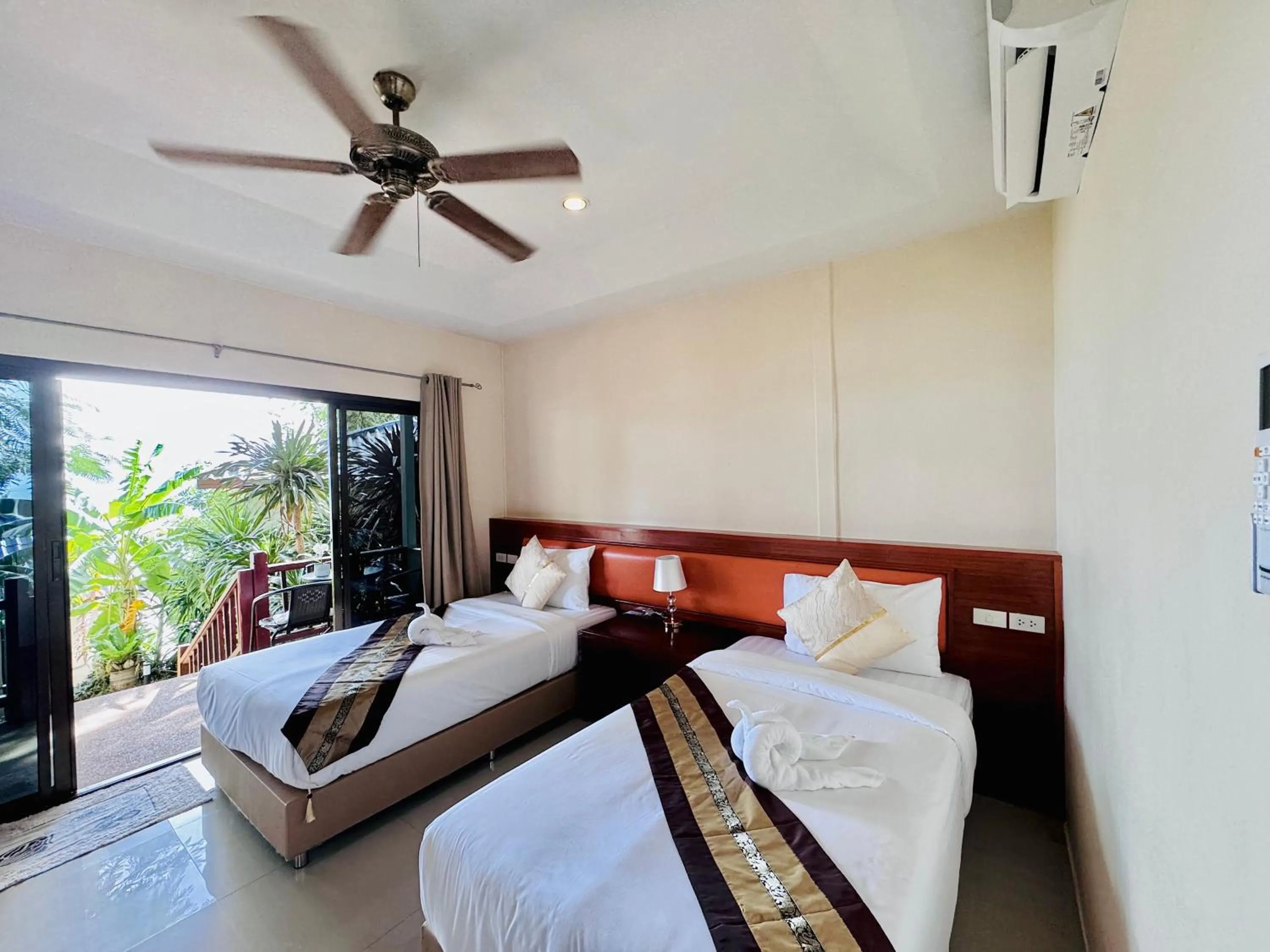 Bed in Lamai Bayview Boutique Resort