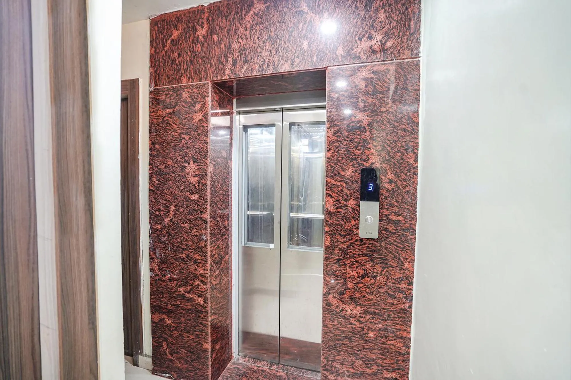 elevator in Super OYO Hotel O Rameshwaram Inn