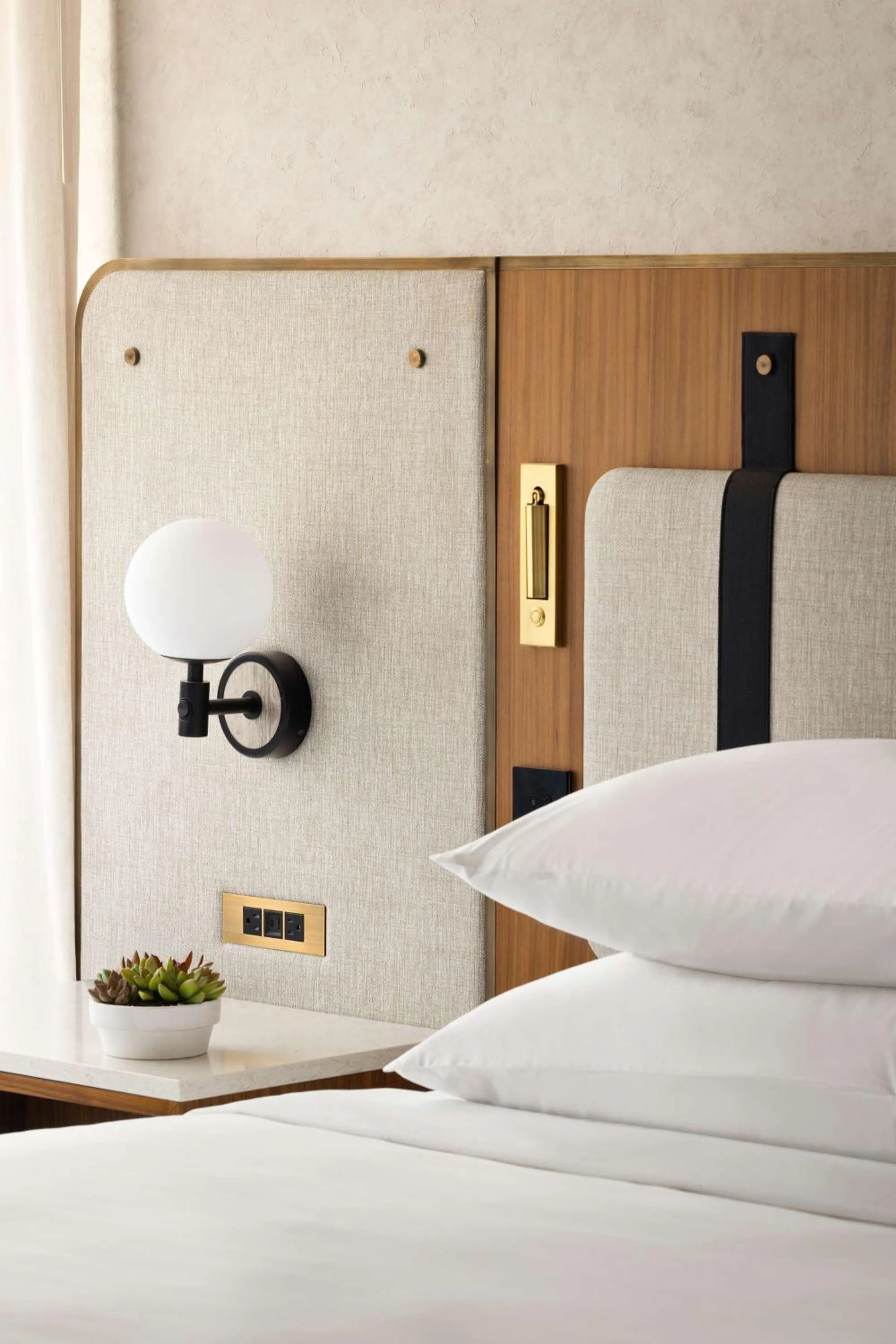 Photo of the whole room, Bed in Hyatt Regency New Brunswick