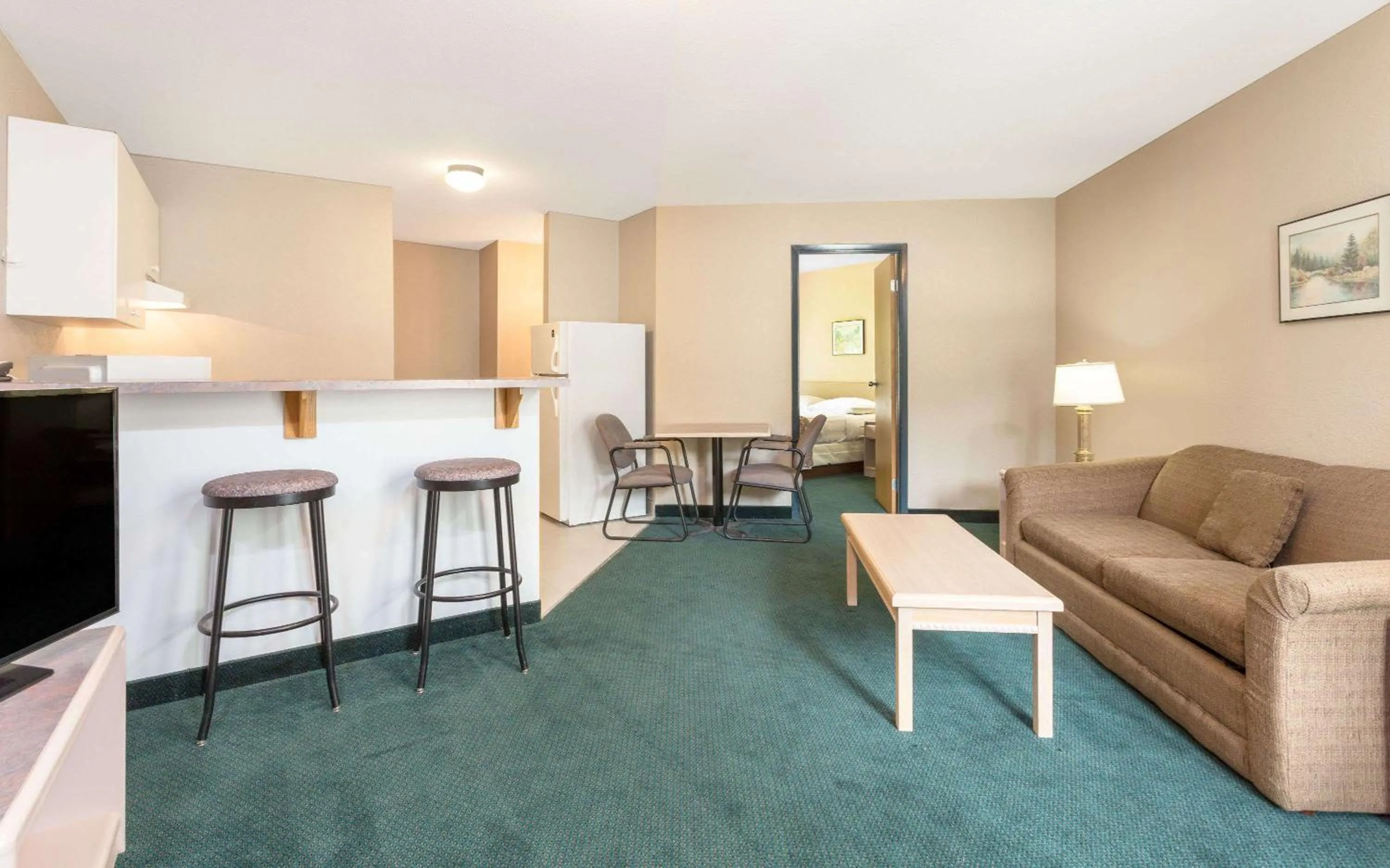 Photo of the whole room in Super 8 by Wyndham Golden