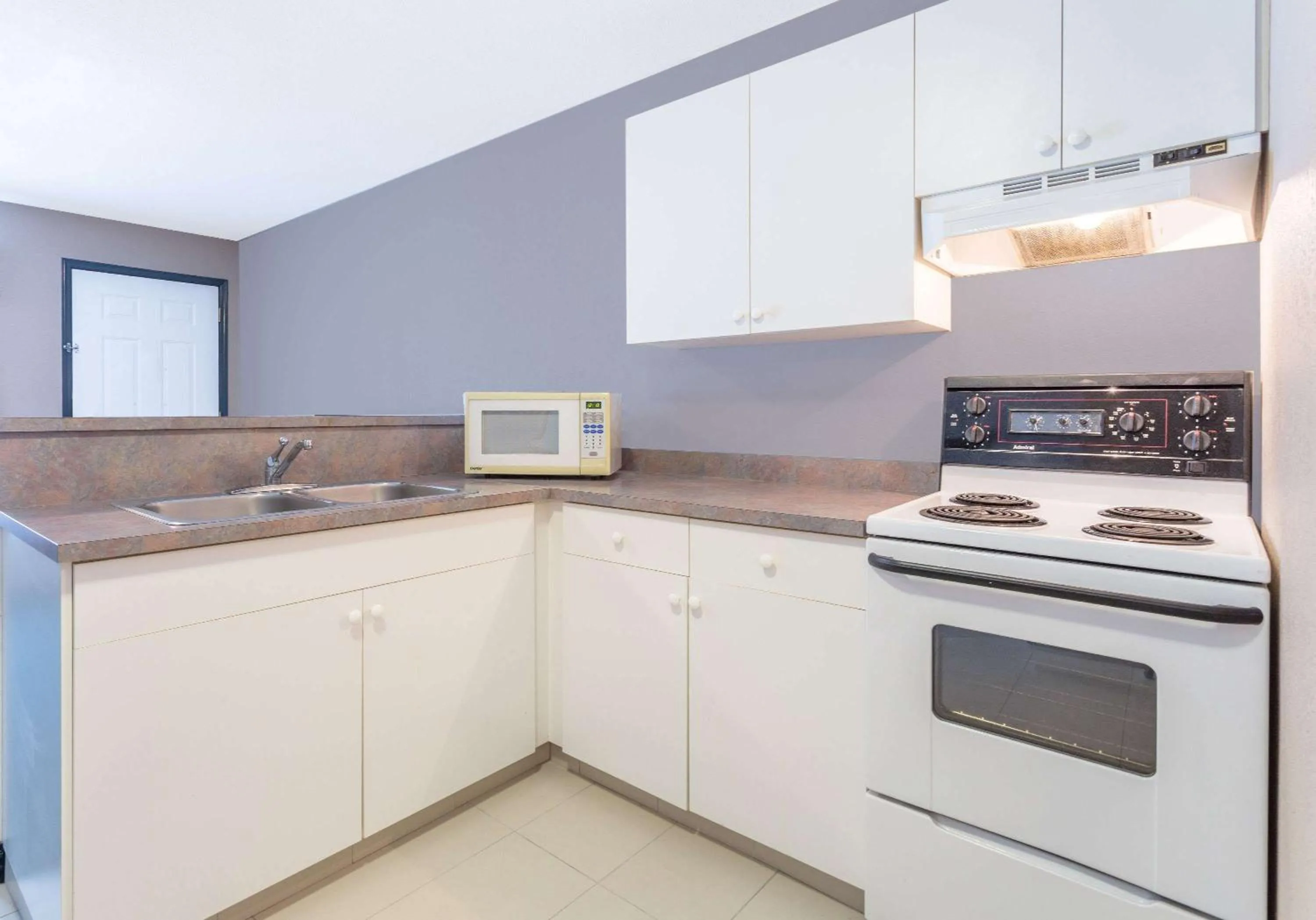 Photo of the whole room in Super 8 by Wyndham Golden