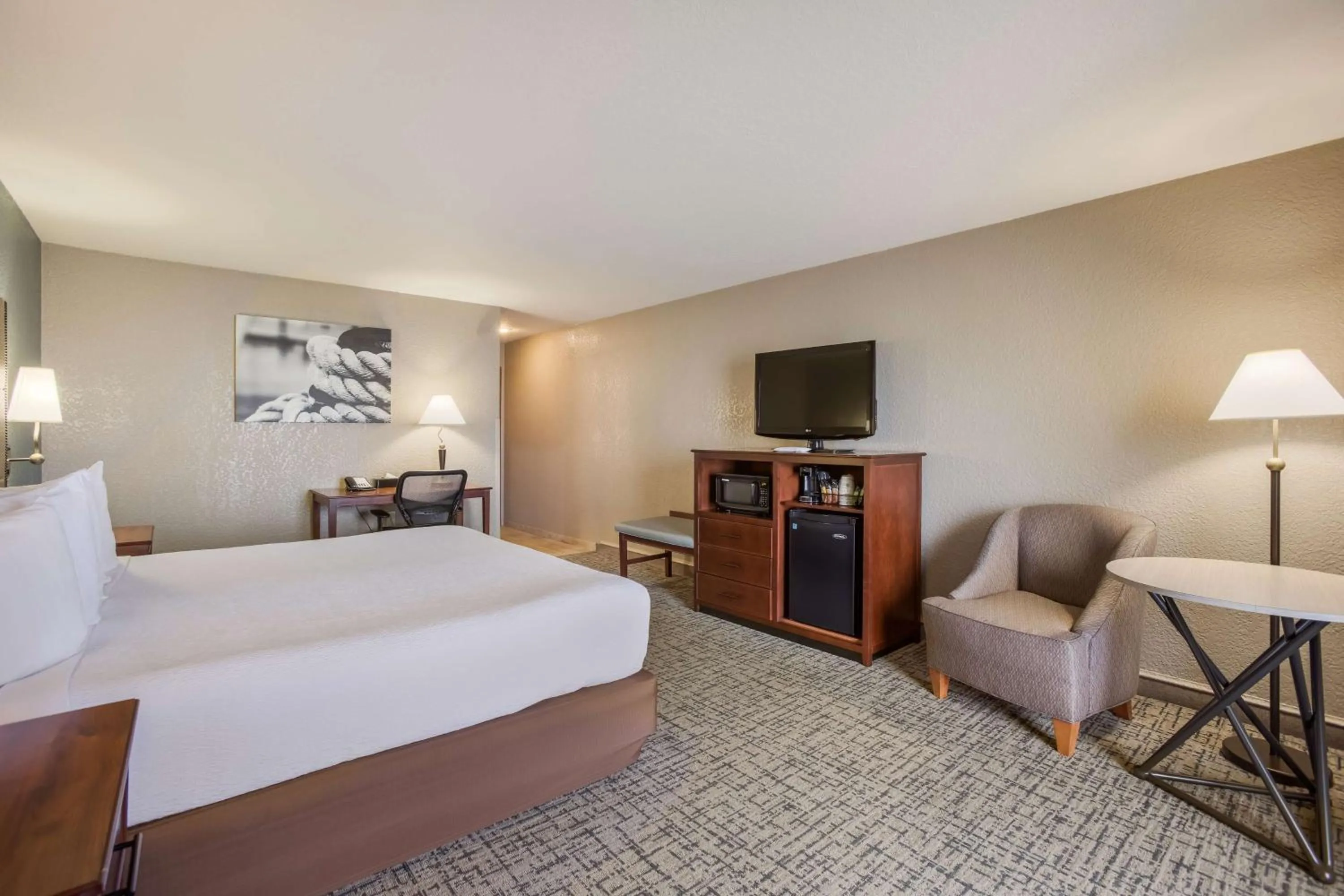 Bedroom, Bed in Best Western Harbour Pointe Lakefront