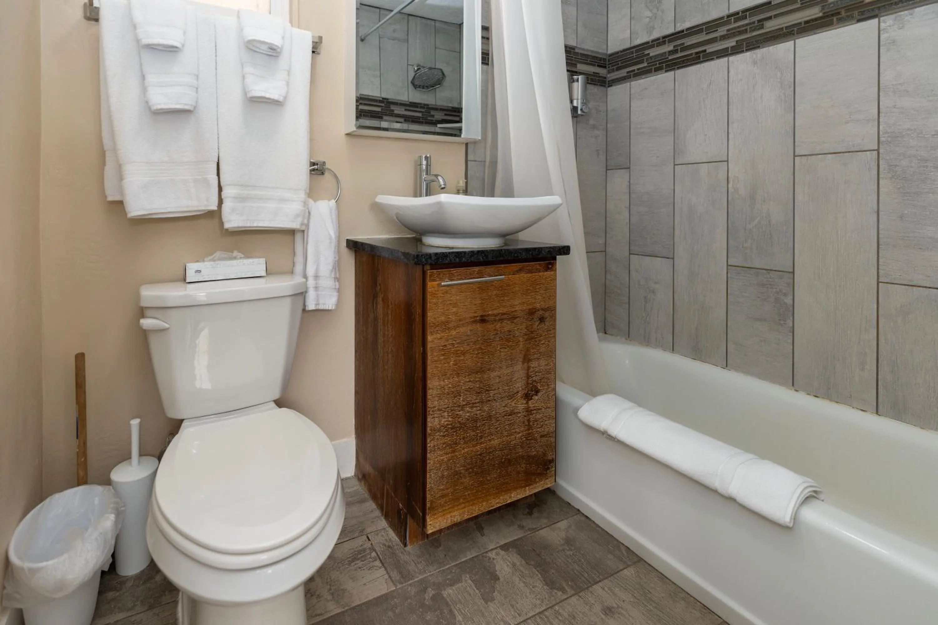 Bathroom in The Flagstone Boutique Inn & Suites