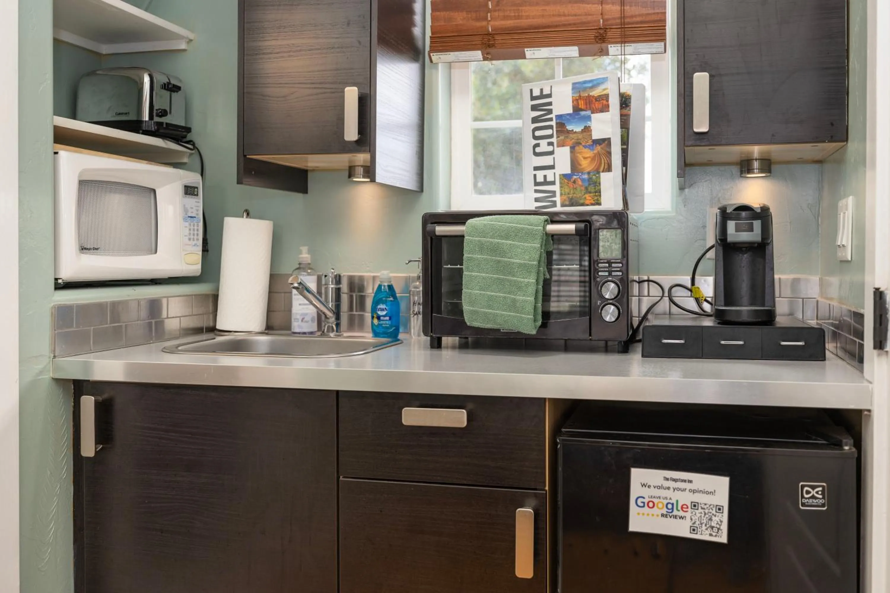 kitchen in The Flagstone Boutique Inn & Suites