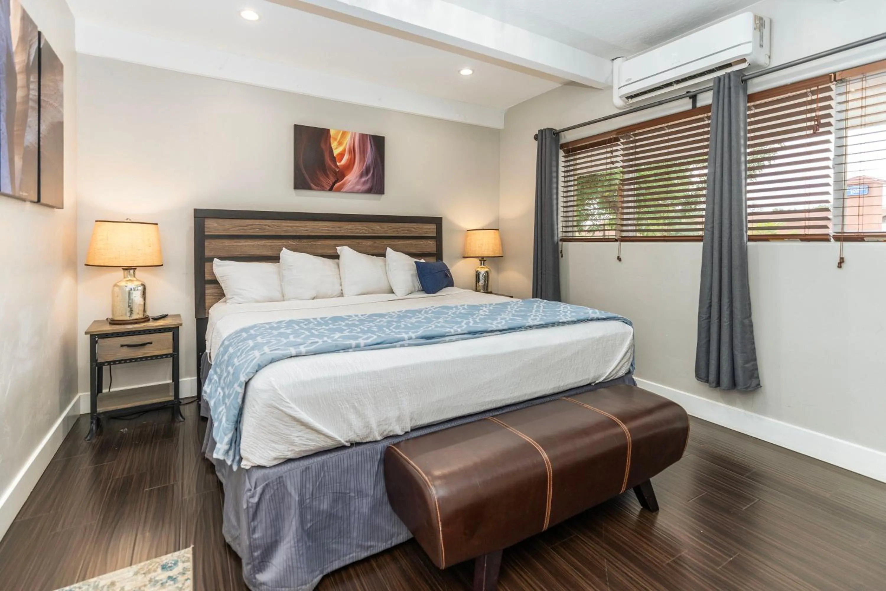 Bedroom, Bed in The Flagstone Boutique Inn & Suites