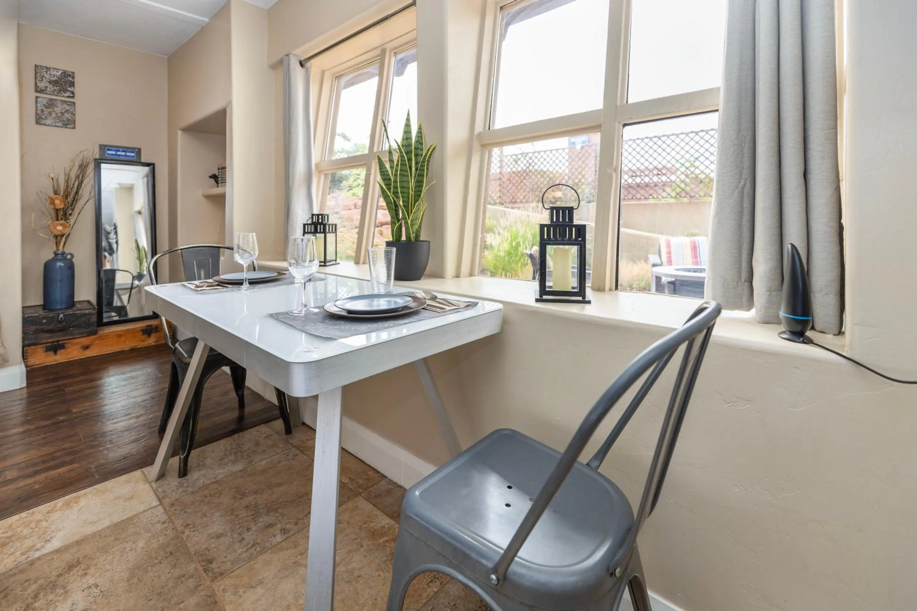 Seating area in The Flagstone Boutique Inn & Suites