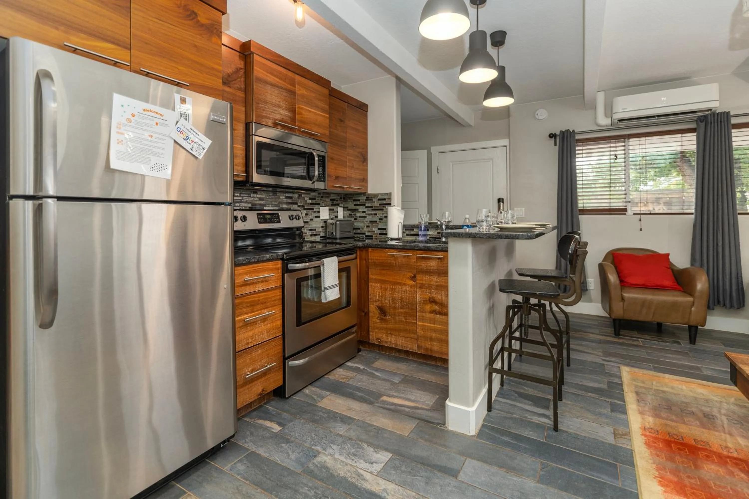 kitchen in The Flagstone Boutique Inn & Suites