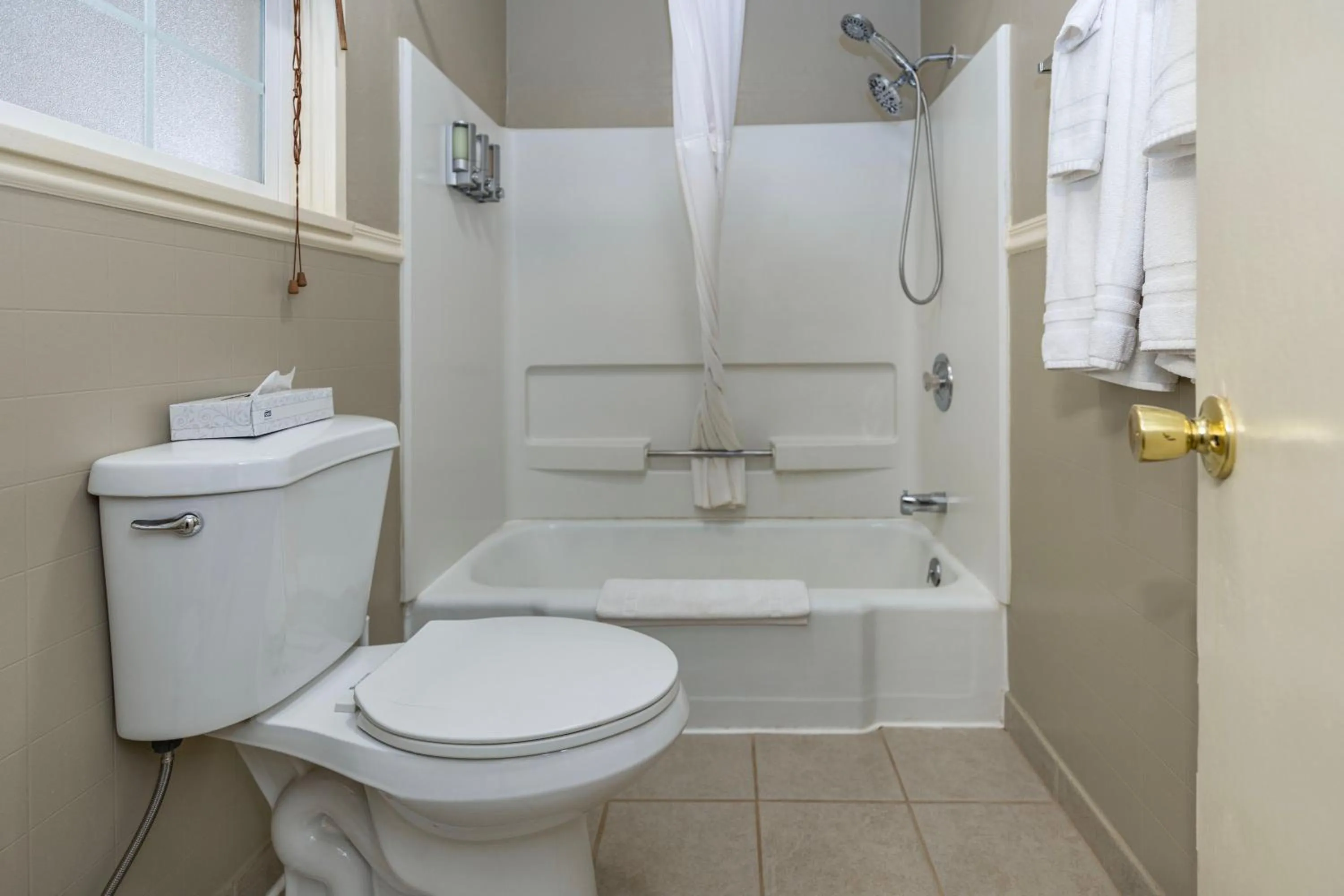 Bathroom in The Flagstone Boutique Inn & Suites