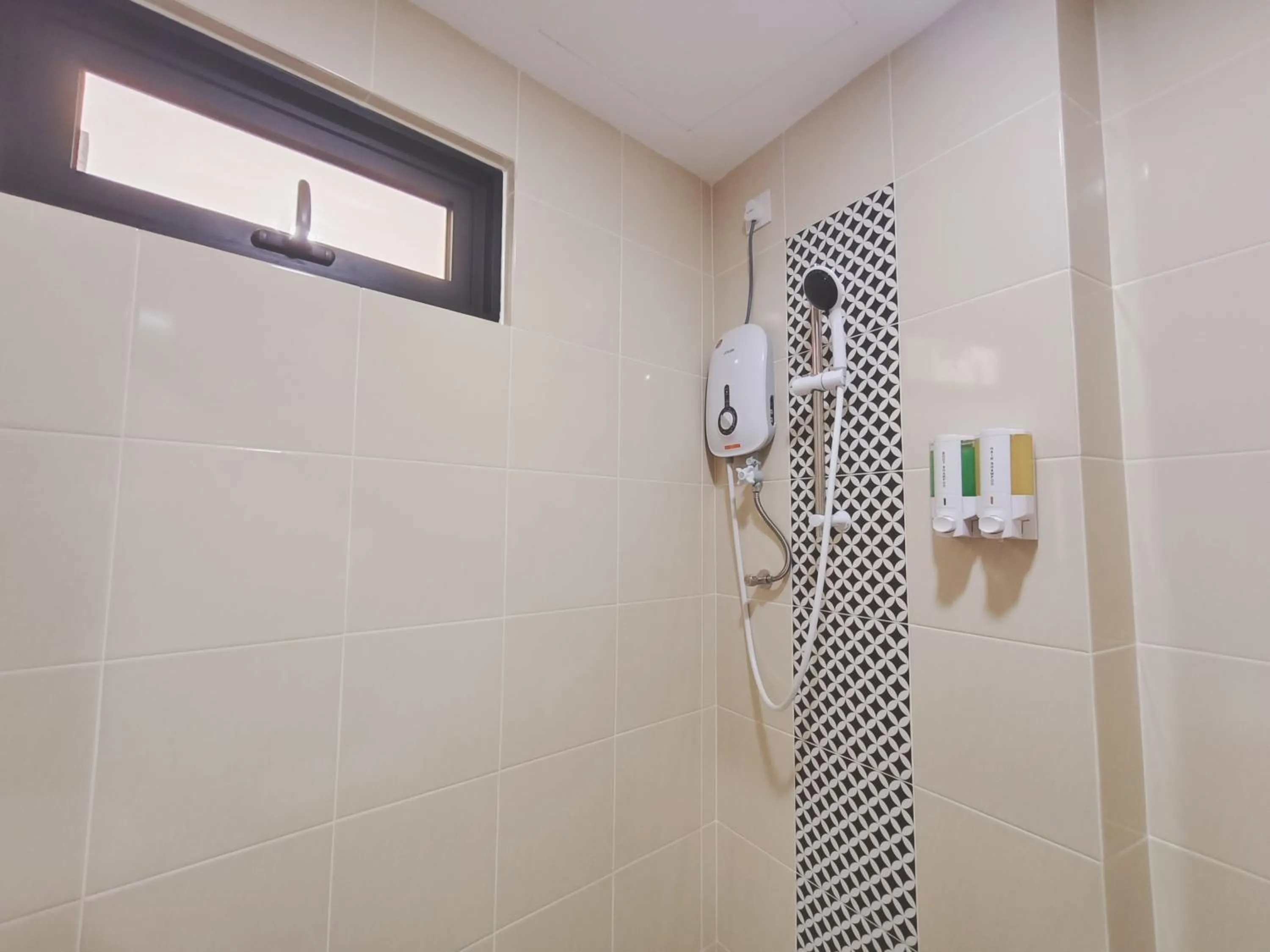 Bathroom in Capital O 90897 Island City Hotel