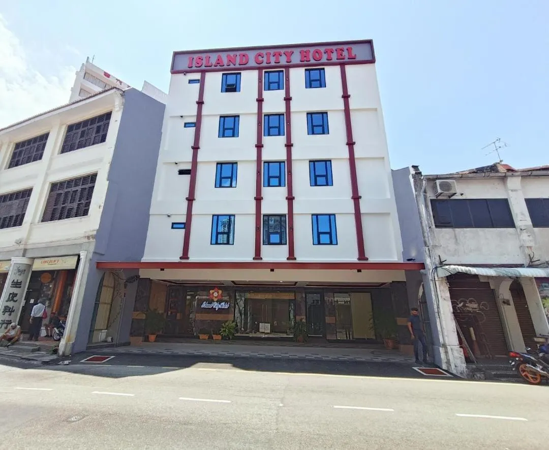 Facade/entrance in Capital O 90897 Island City Hotel