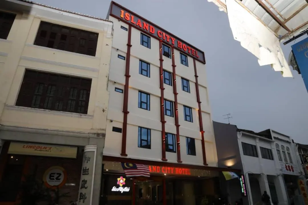 Facade/entrance in Capital O 90897 Island City Hotel