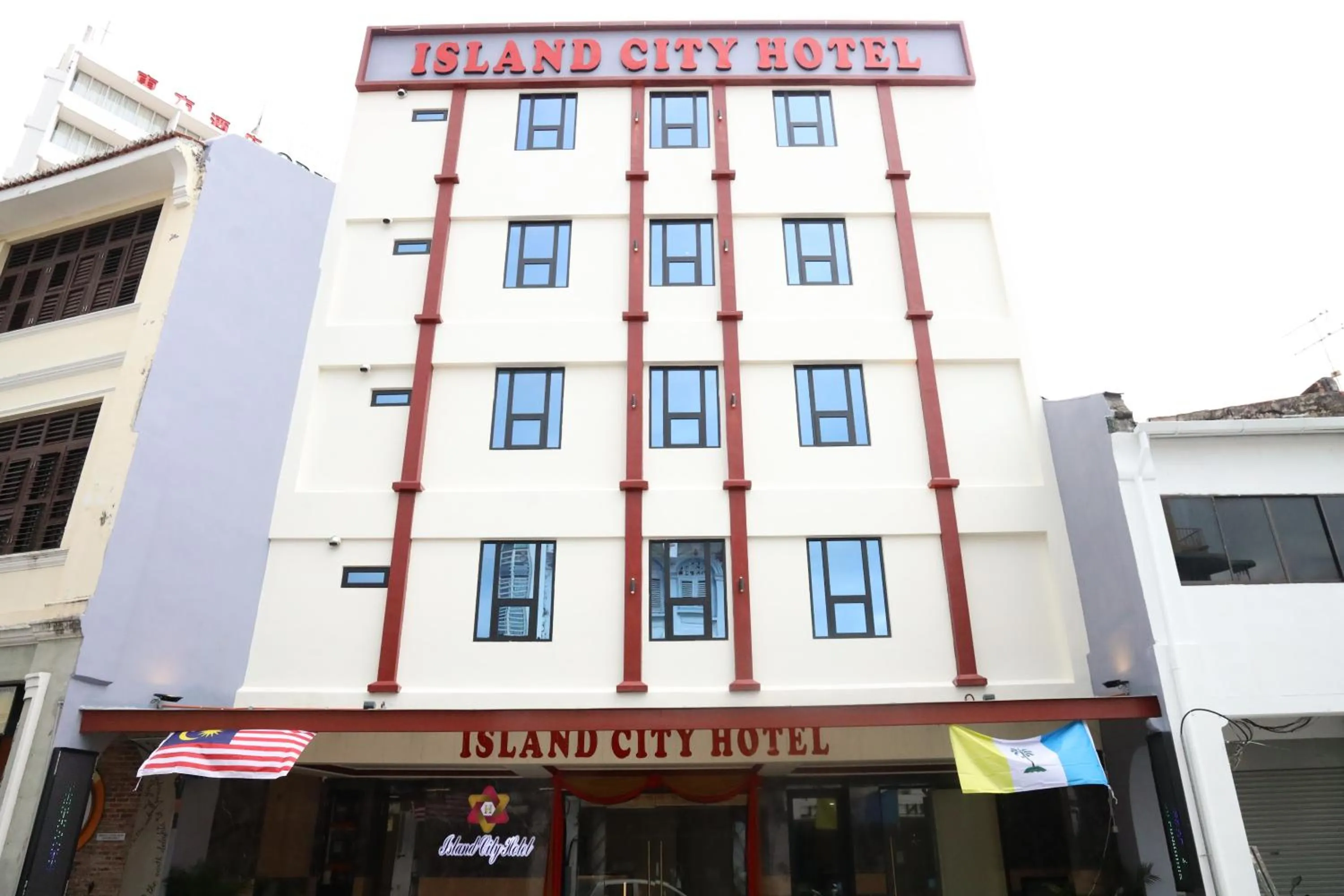 Facade/entrance in Capital O 90897 Island City Hotel