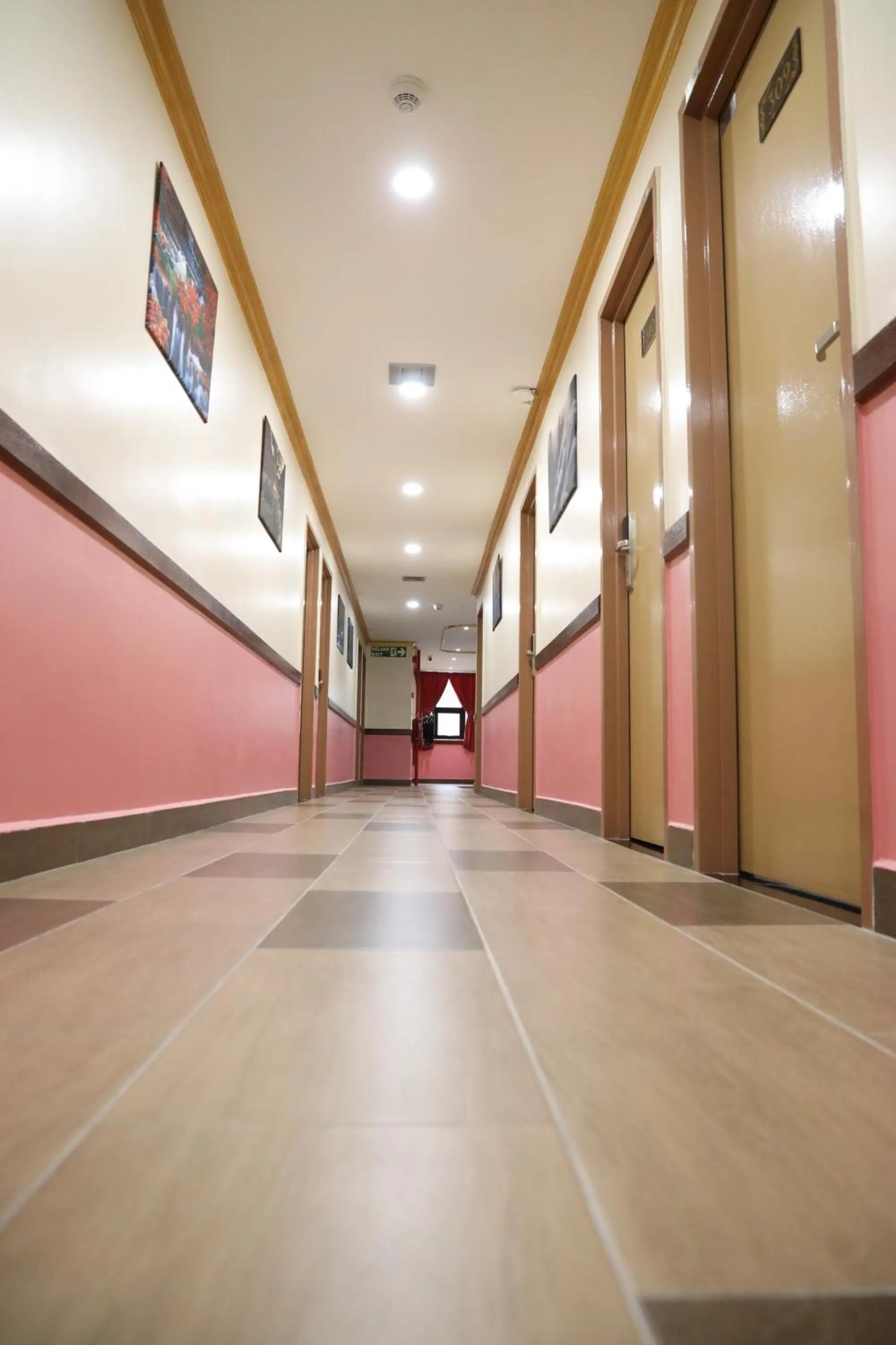 Lobby or reception in Capital O 90897 Island City Hotel