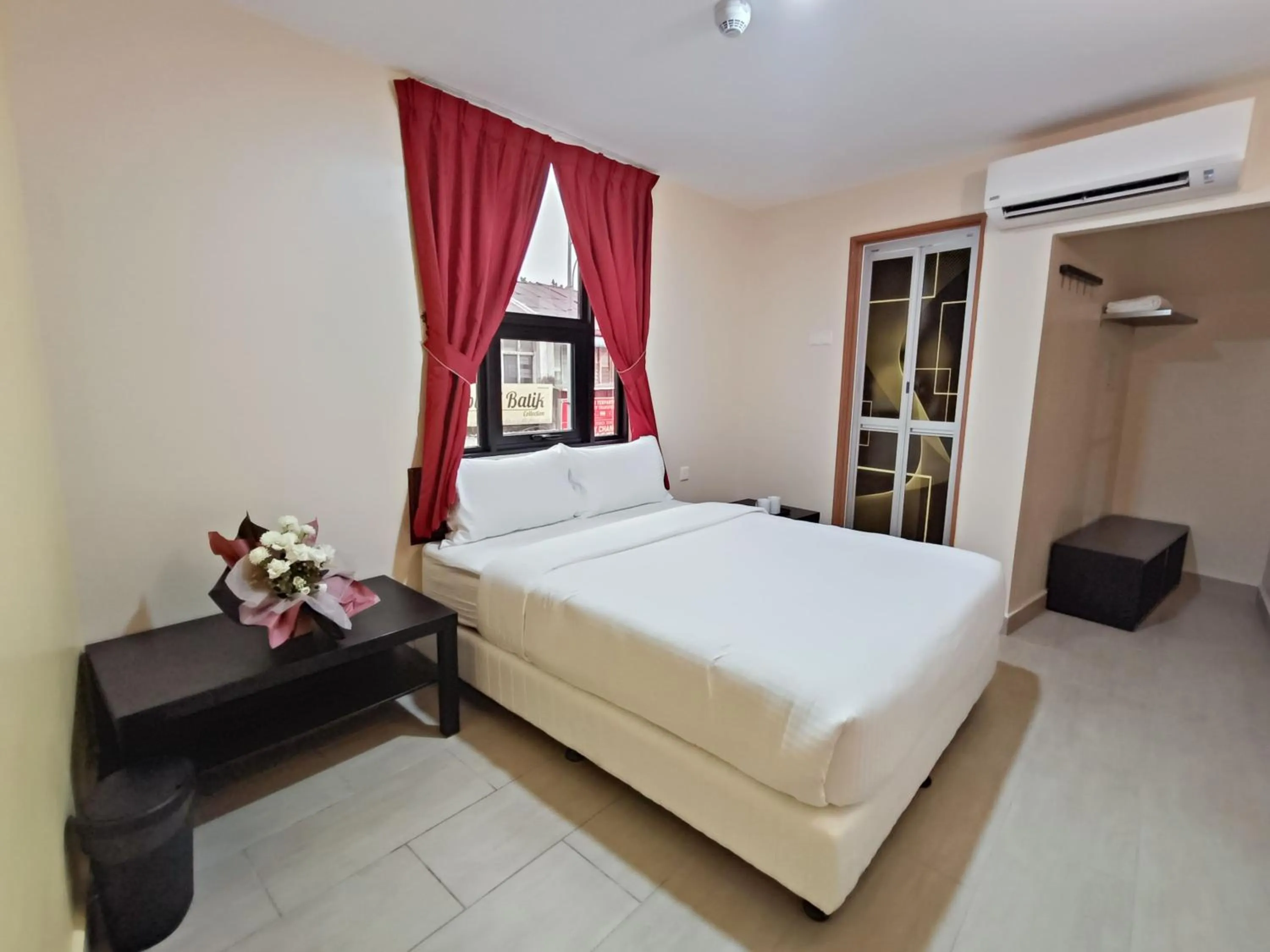 Bedroom, Bed in Capital O 90897 Island City Hotel