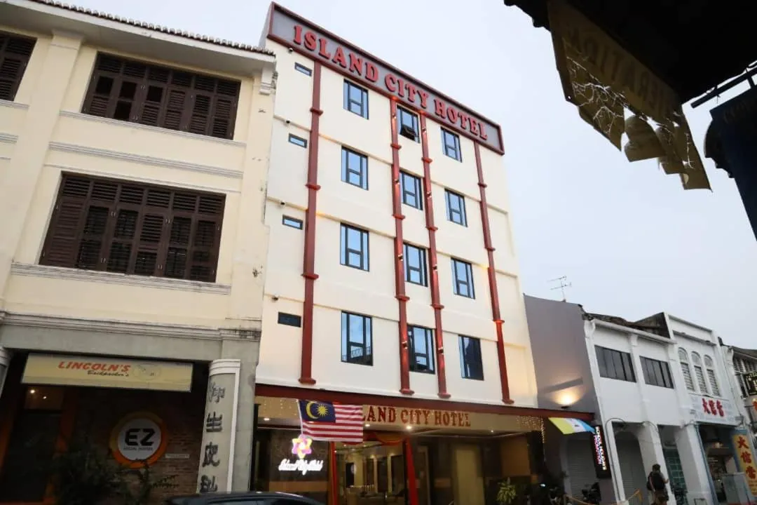 Facade/entrance in Capital O 90897 Island City Hotel