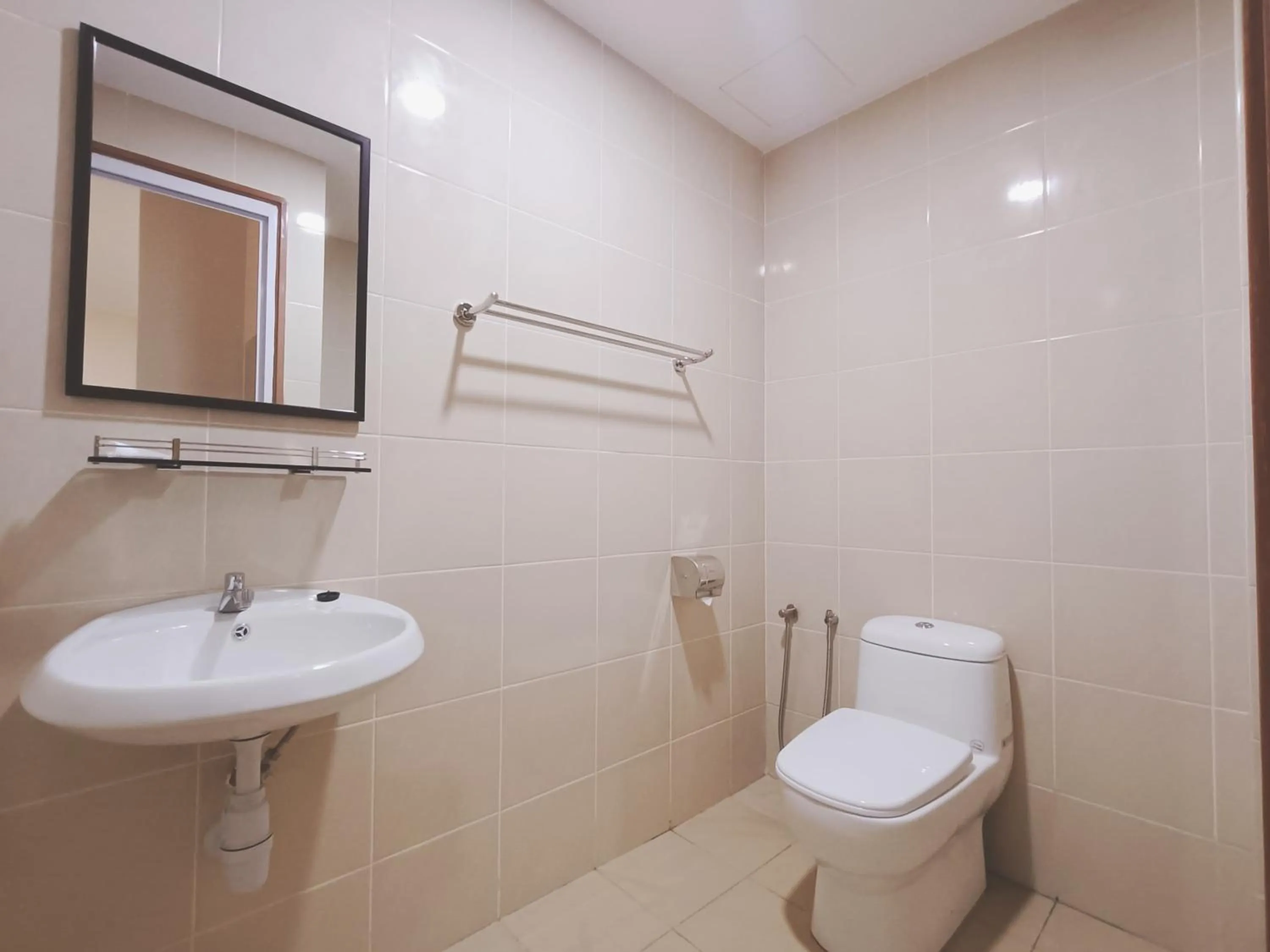 Bathroom in Capital O 90897 Island City Hotel