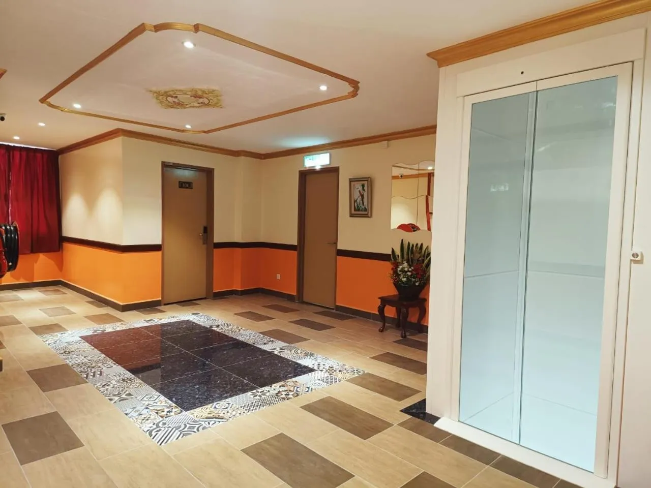 Lobby or reception in Capital O 90897 Island City Hotel