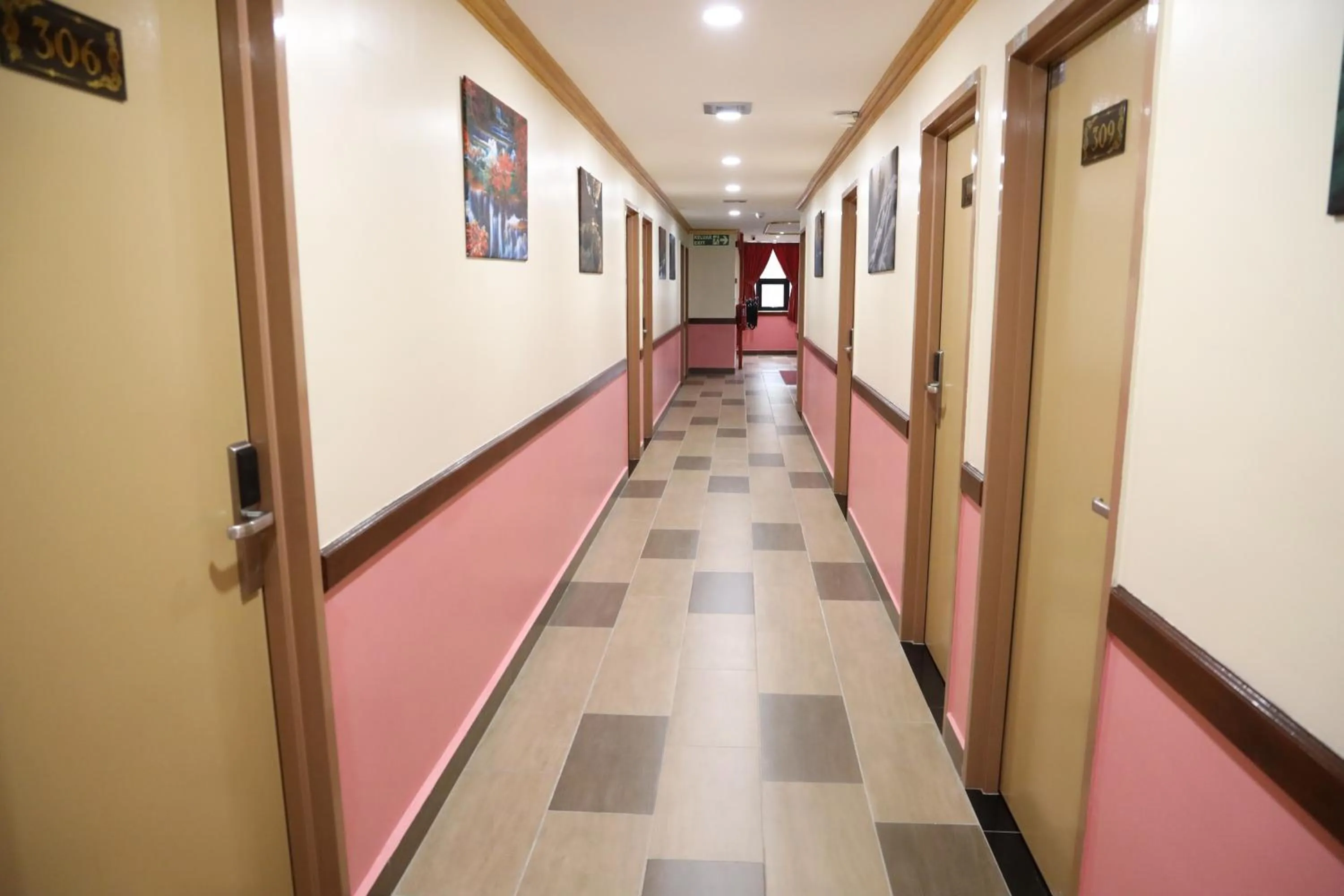 Lobby or reception in Capital O 90897 Island City Hotel