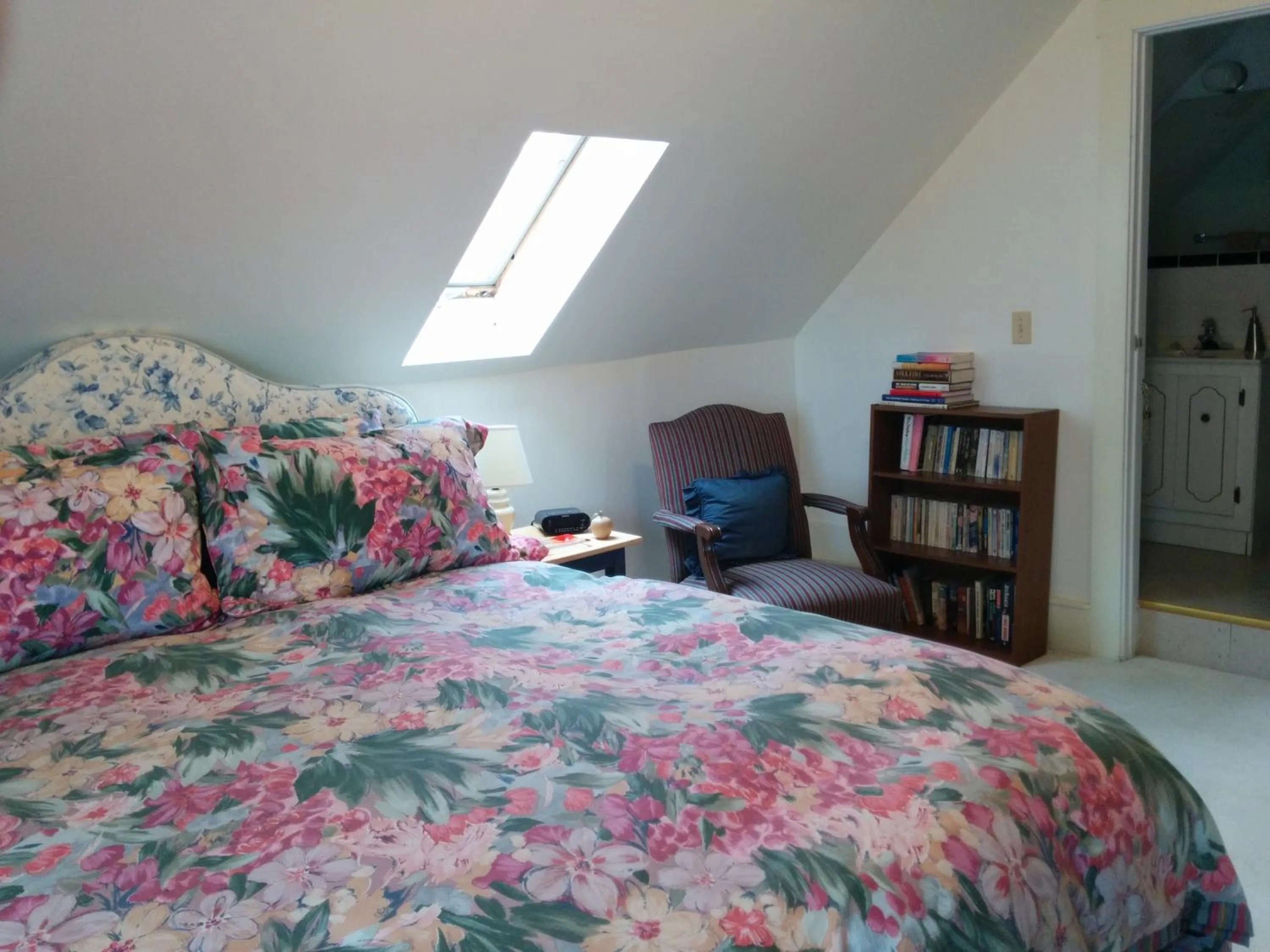 Bed in Fairmont House Bed & Breakfast