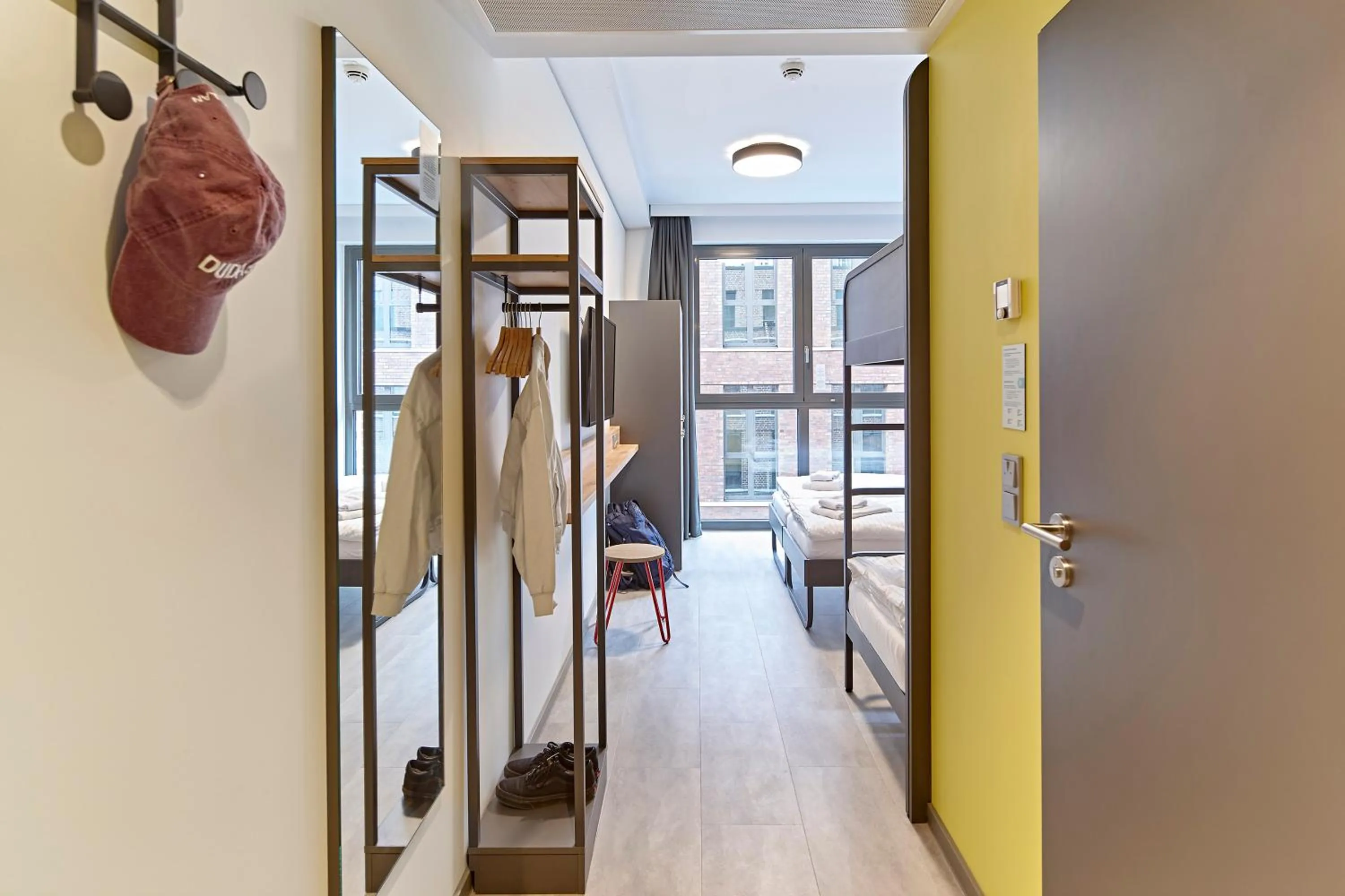 Bed in MEININGER Hotel Köln West