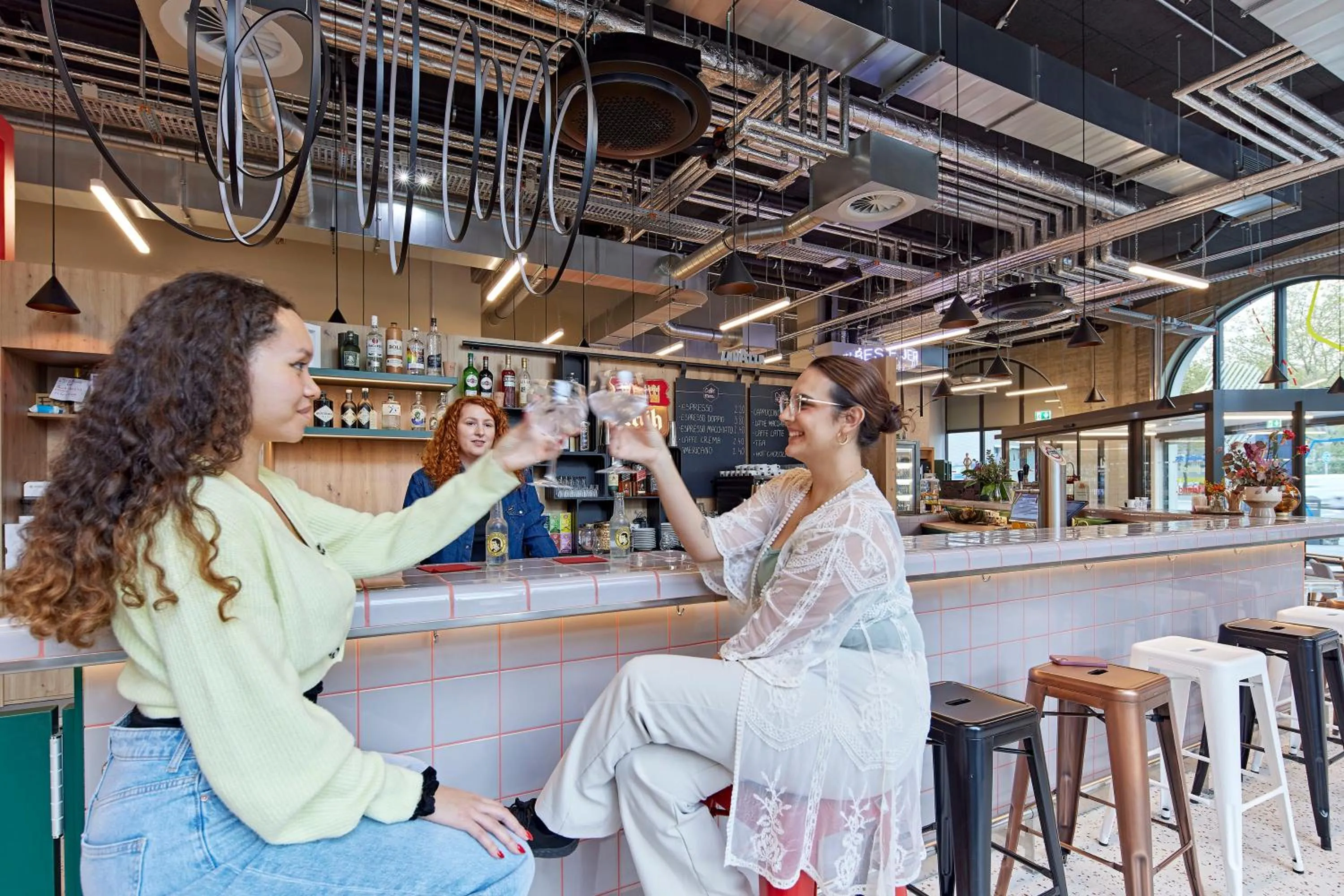 Lounge or bar in MEININGER Hotel Köln West