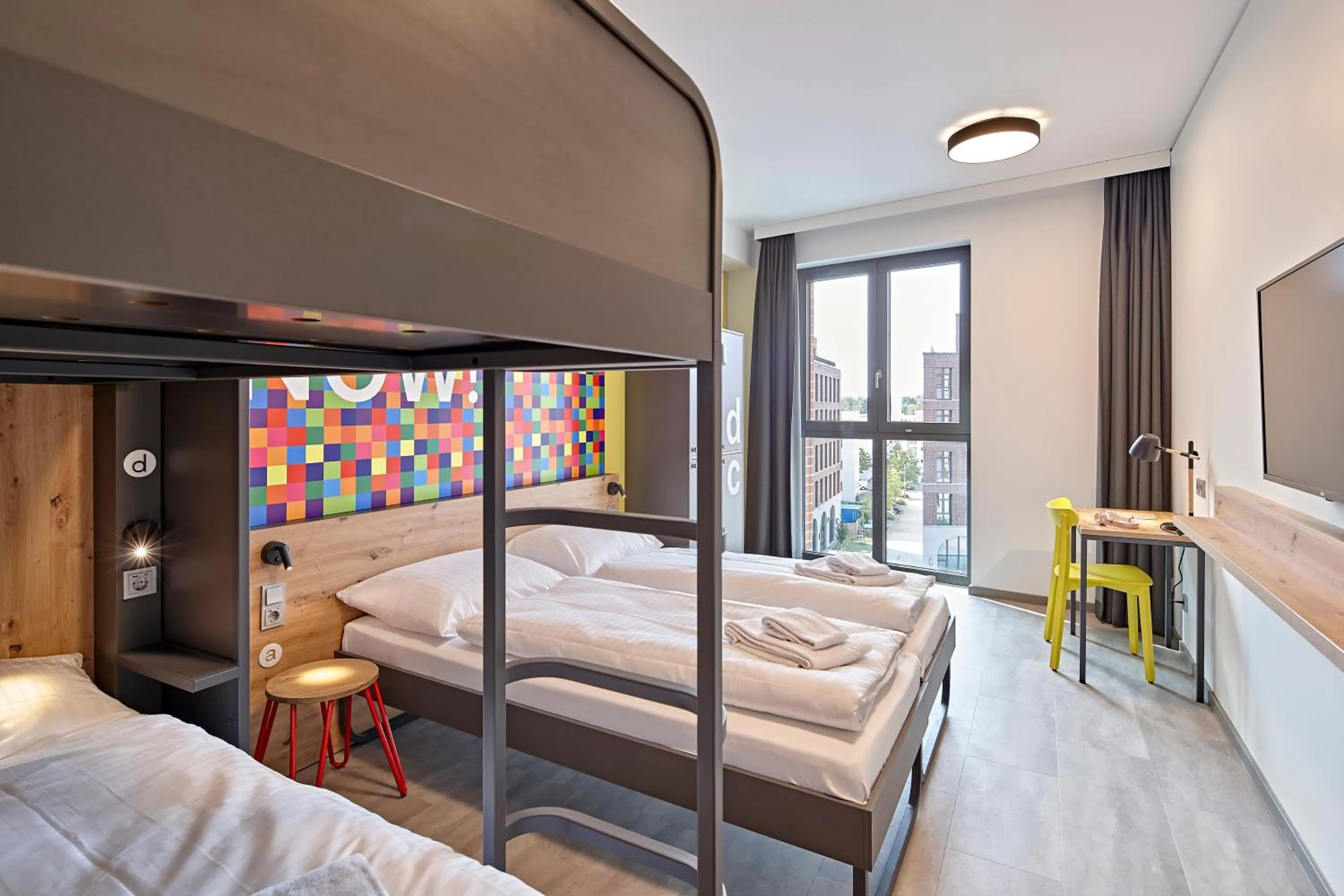 Bed in MEININGER Hotel Köln West