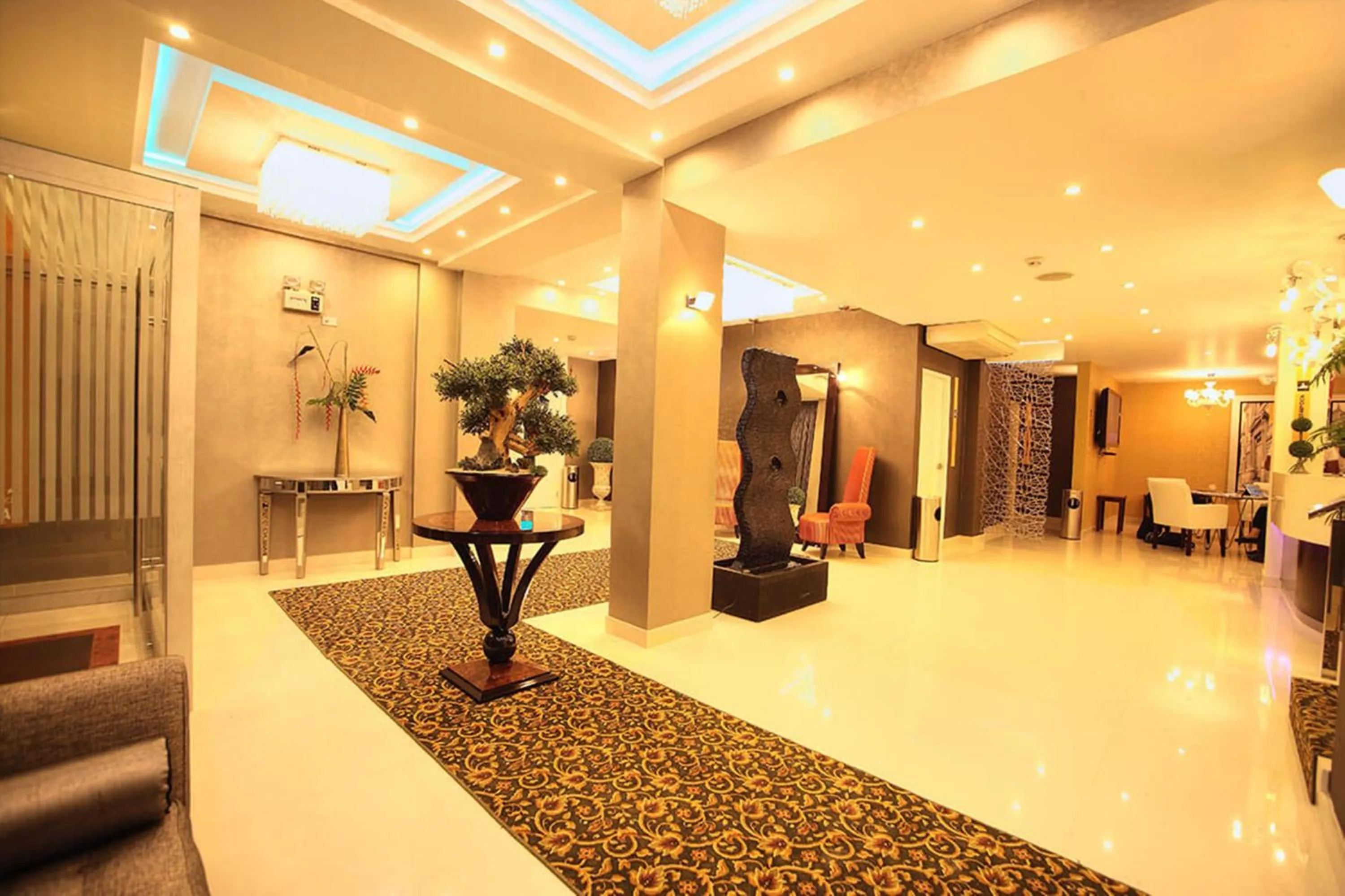 Lobby or reception in LimaQ Hotel