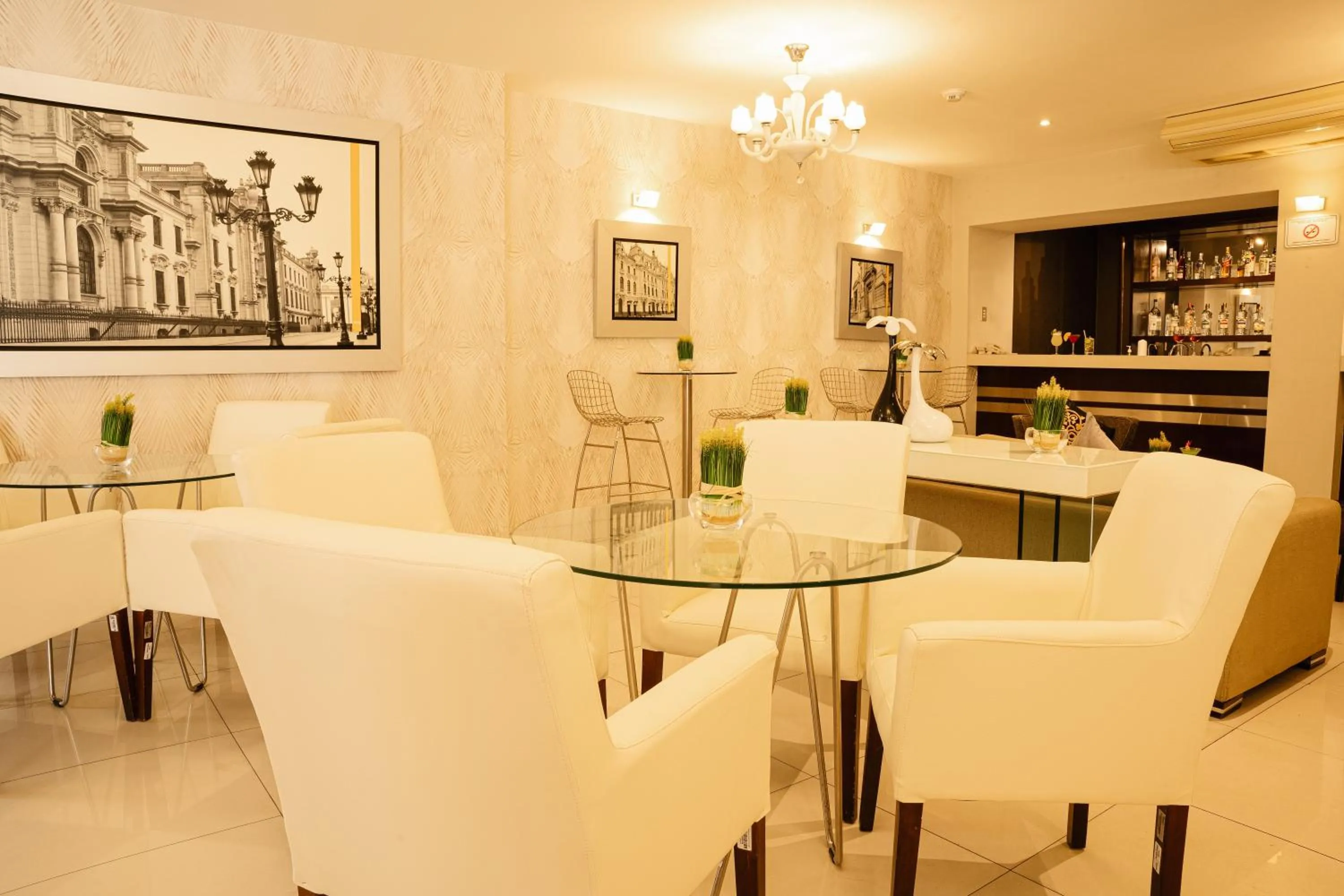 Lounge or bar in LimaQ Hotel